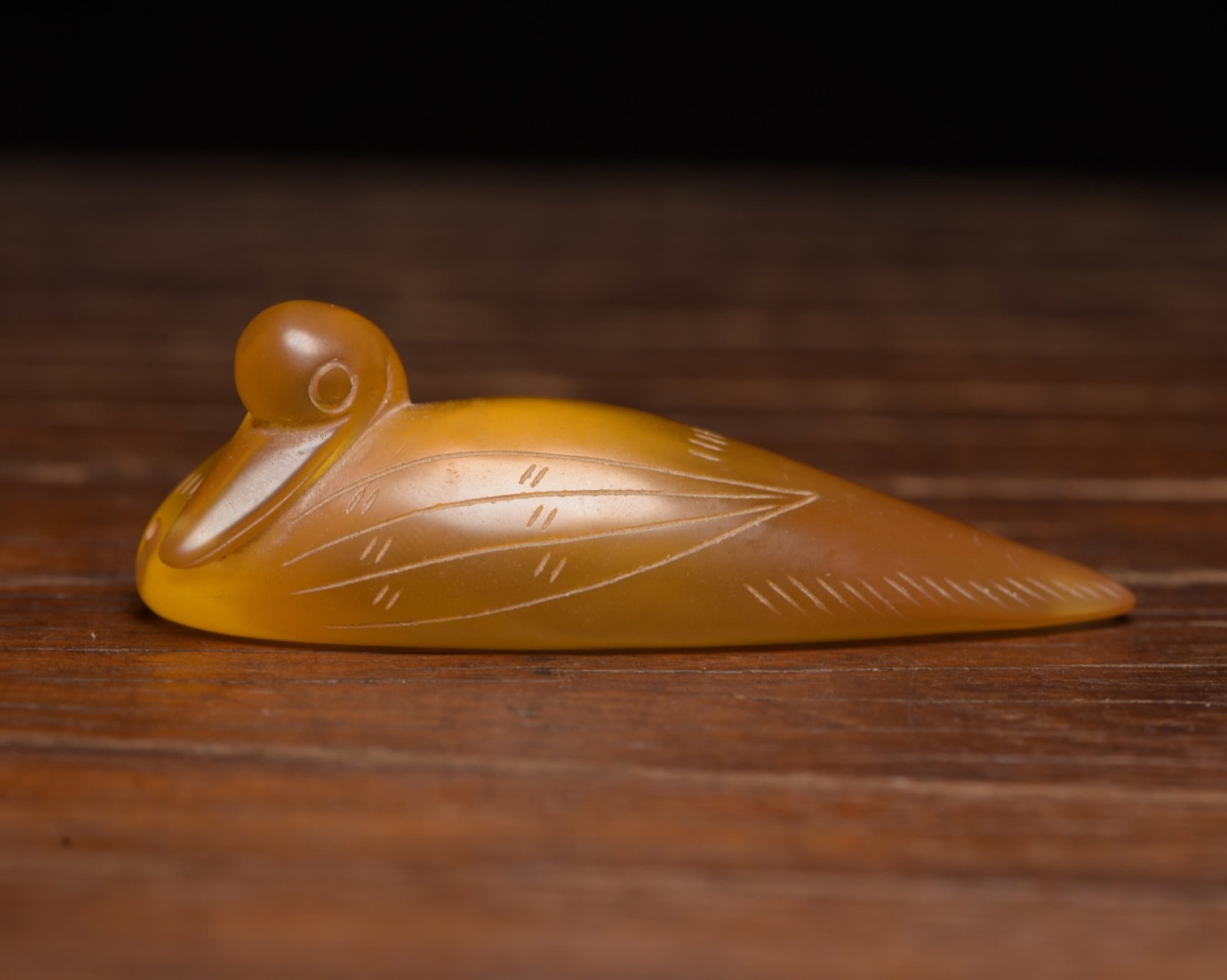 An Exquisite Agate Bird Ornament: An Exquisite Agate Bird Ornament,Qing Dynasty,China,Size:3.1inx1inx0.9in,Weight:103g 玛瑙鸟摆件,中国清代