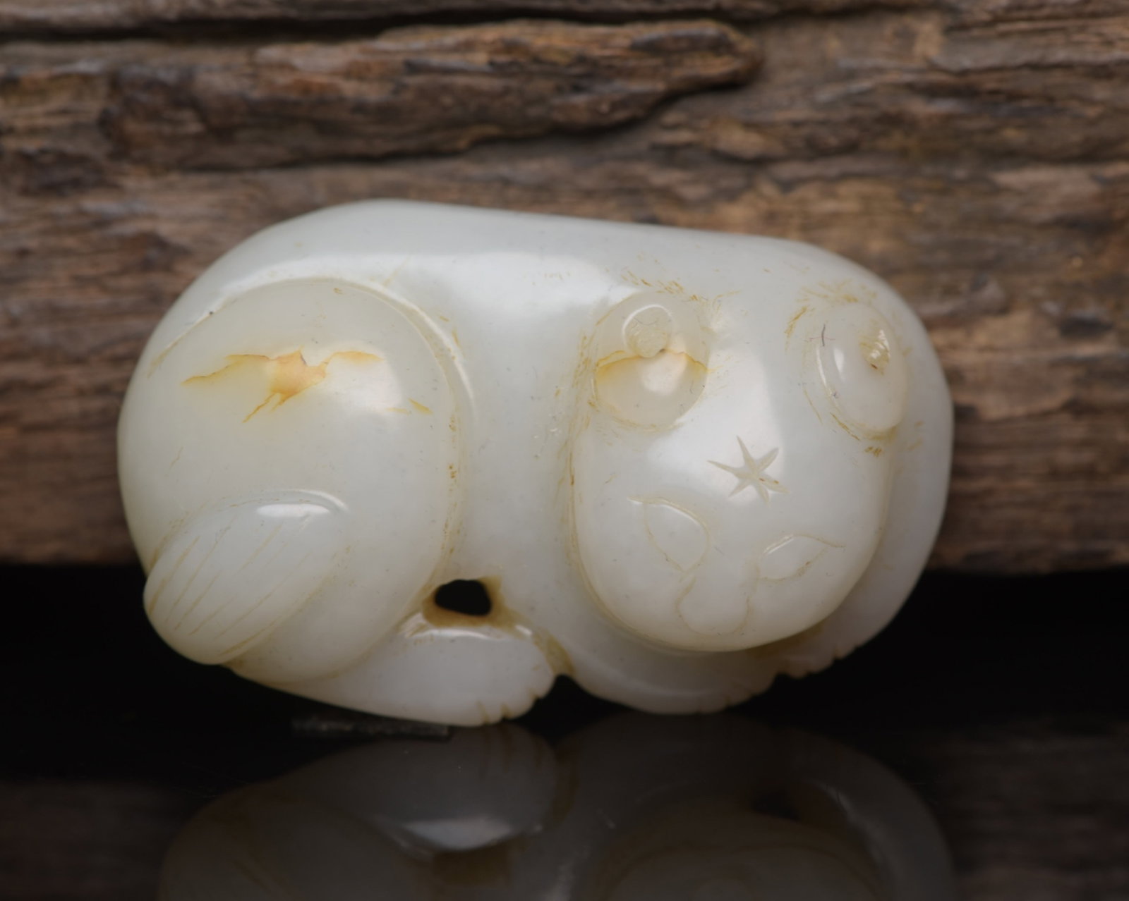 An Exquisite White Jade Beast Ornament: An Exquisite White Jade Beast Ornament,Qing Dynasty,China,Size:2inx1.3inx0.7in,Weight:46g 白玉兽摆件,中国清代