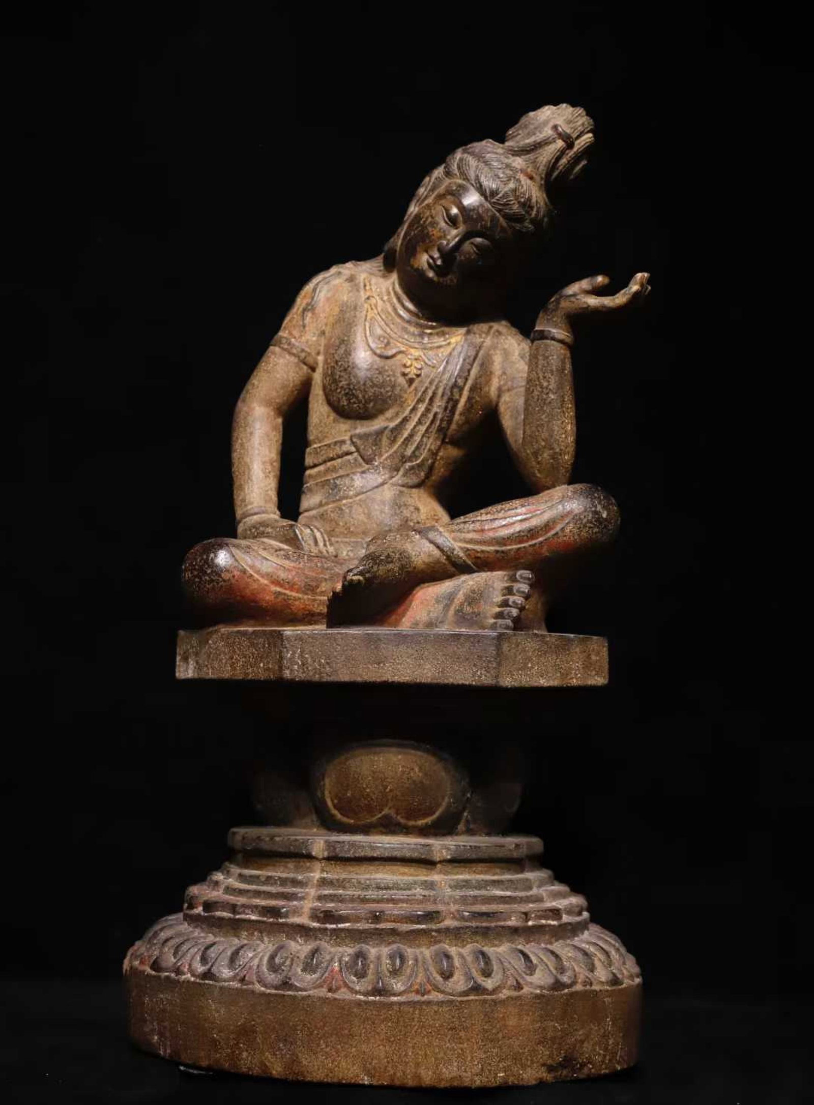 A Solemn Limestone Painted Color Statue of Avalokitesvara (1 of 9)