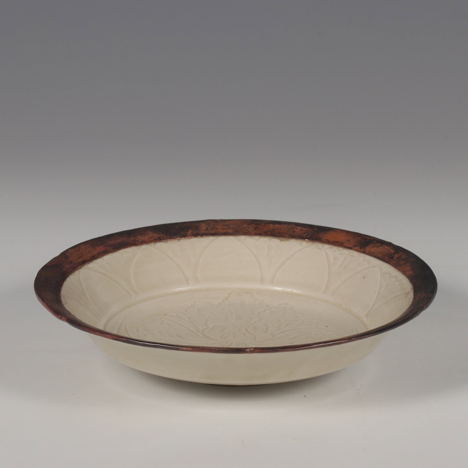 An Exquisite Ding yao Flower Pattern Plate - 3