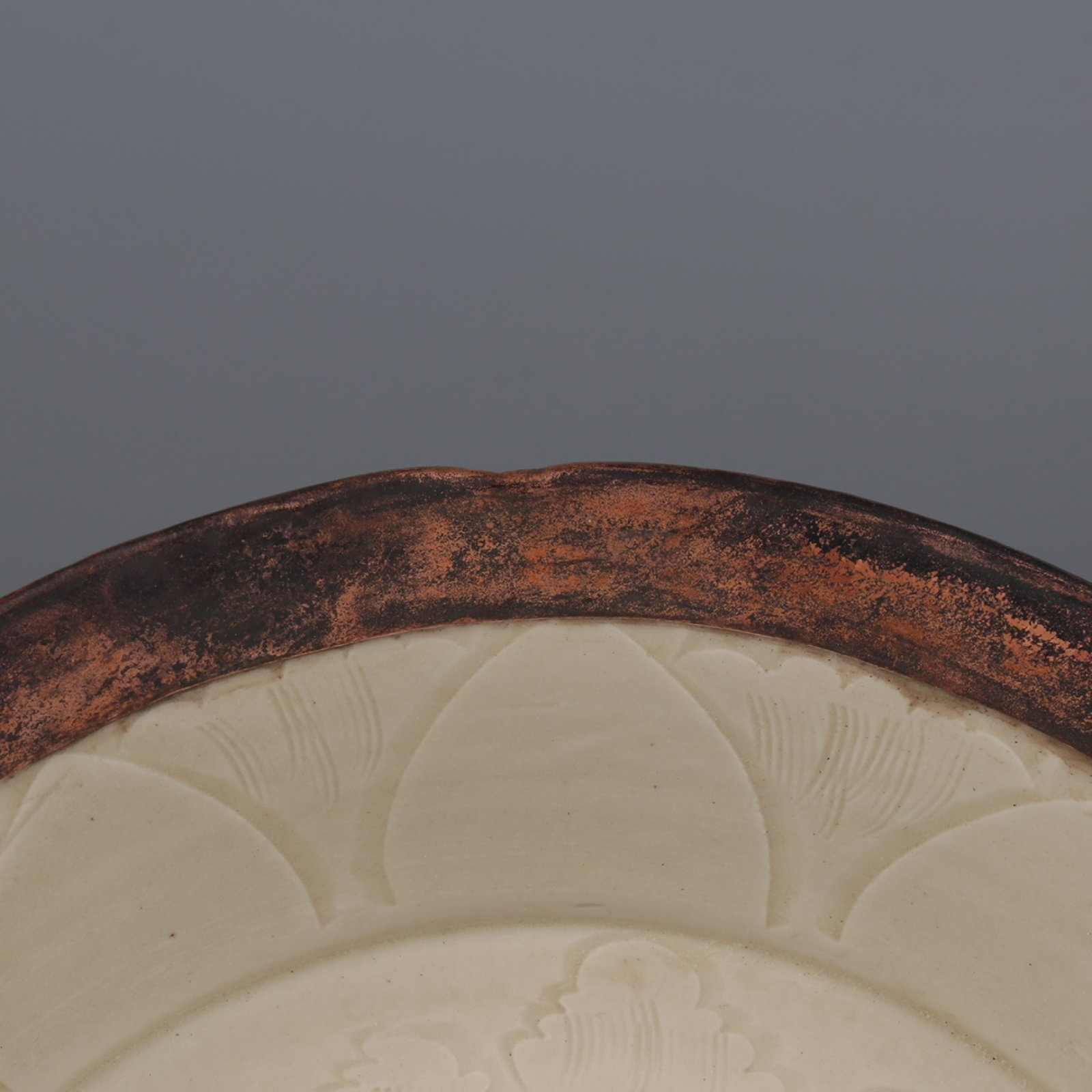 An Exquisite Ding yao Flower Pattern Plate - 5