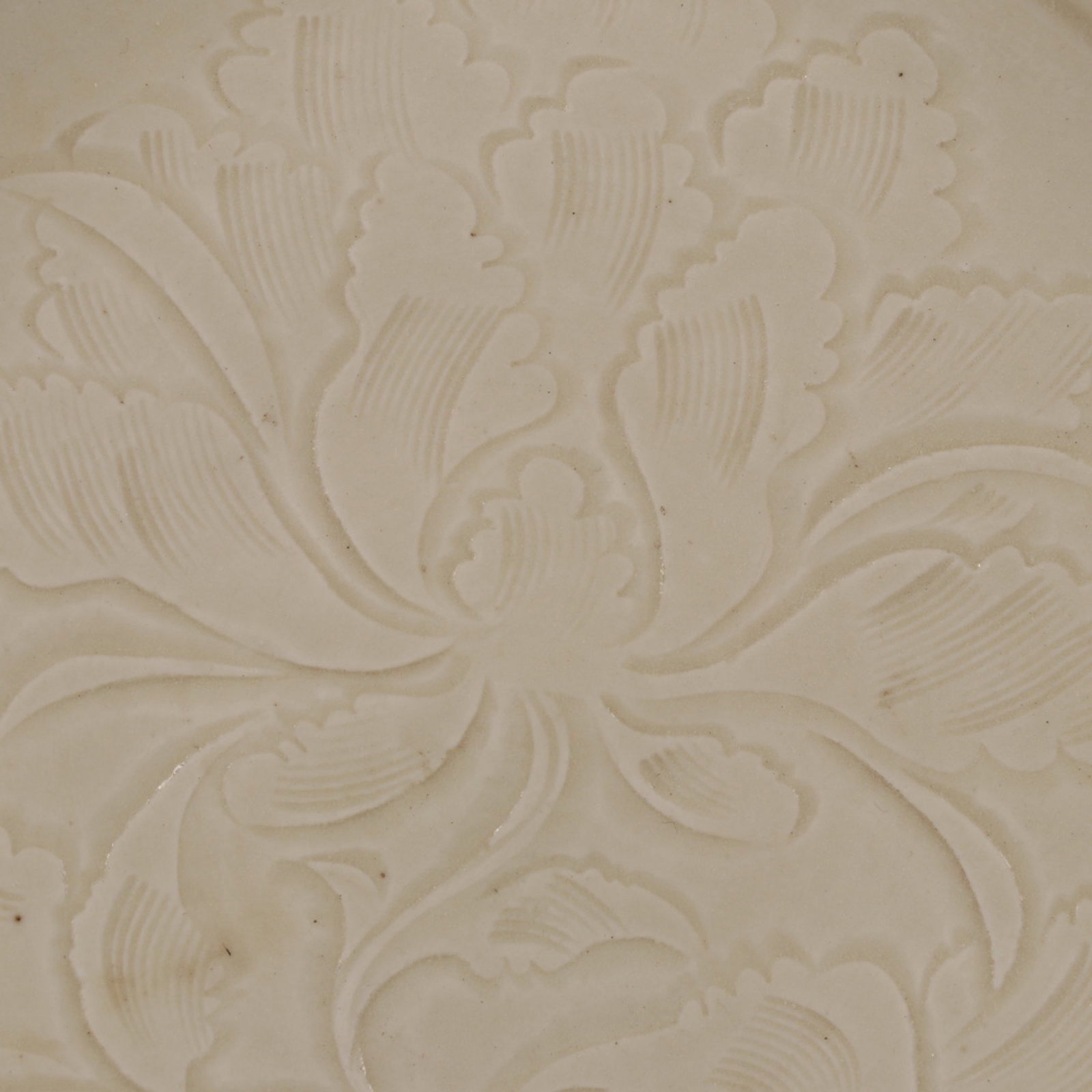 An Exquisite Ding yao Flower Pattern Plate - 6