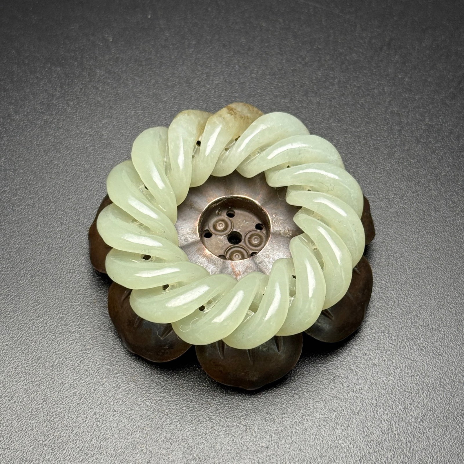 An Exquisite White Jade Ring: An Exquisite White Jade Ring,Qing Dynasty,China,Size:23mmx55mmx11mm,Weight:29g 白玉环,中国清代