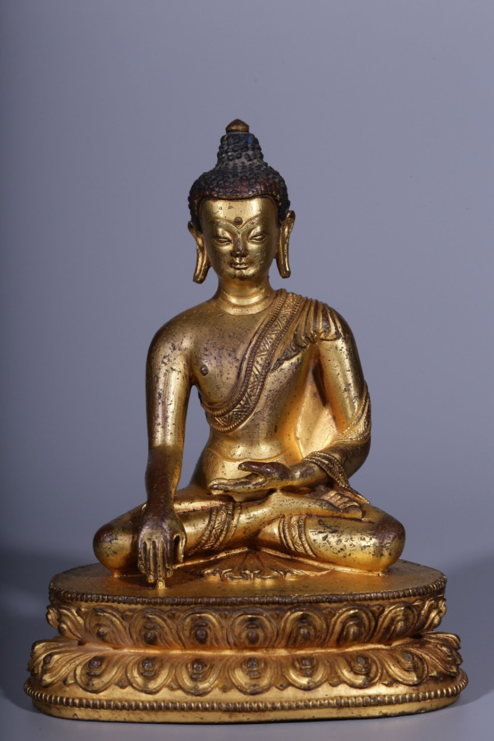 A Rare Gilt Bronze Statue of Sakyamuni: A Rare Gilt Bronze Statue of Sakyamuni,Qing Dynasty, China,Size:4.9inx3.9inx2.6in,Weight:656g 铜鎏金如来像,中国清代