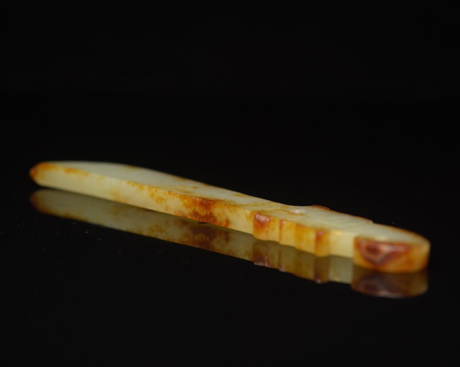 An Exquisite White Jade Beast-Face Pattern Sword - 3