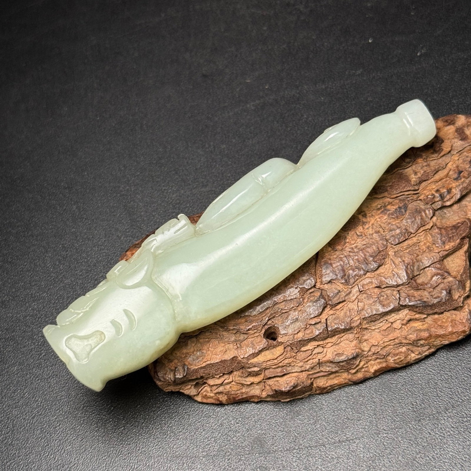 An Exquisite White Jade Dragon Ornament: An Exquisite White Jade Dragon Ornament,Qing Dynasty,China,Size:94mmx23mmx15mm,Weight:47g 白玉龙摆件,中国清代