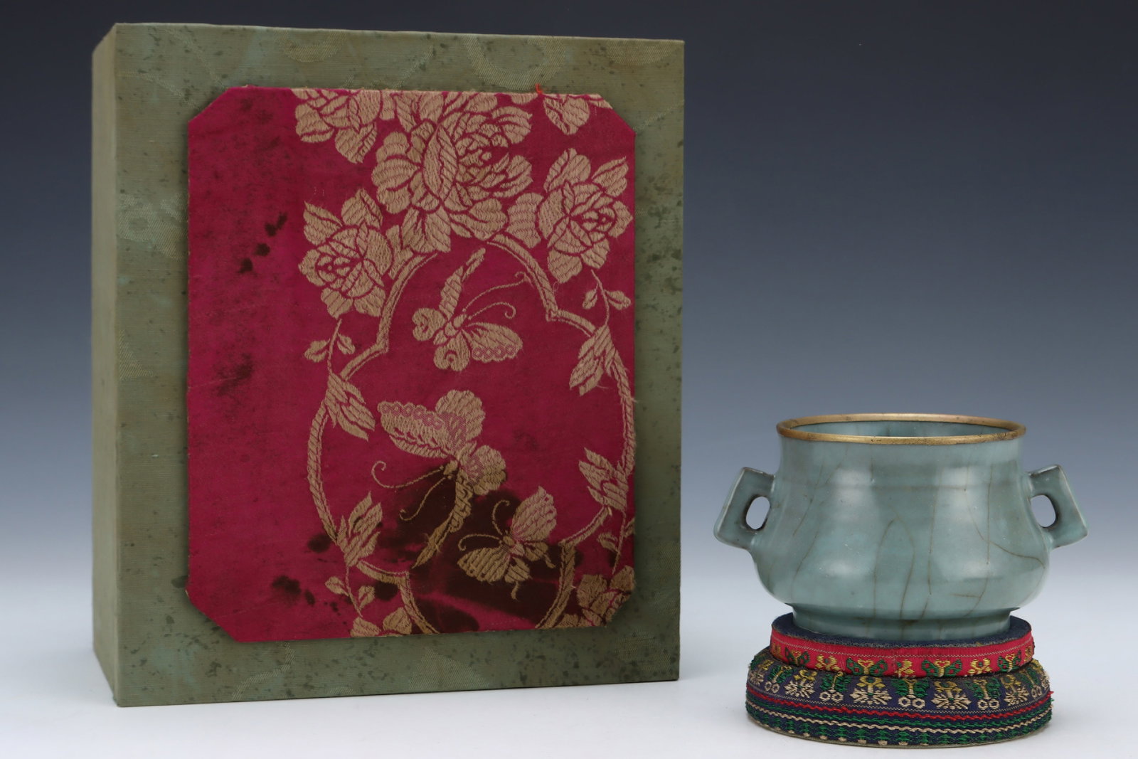 An Exquisite Guan yao Celadon Glazed Double-Ears Censer,with an Imperial Poem by Emperor Qianlong: An Exquisite Guan yao Celadon Glazed Double-Ears Censer,with an Imperial Poem by Emperor Qianlong,Song Dynasty,China,Size:2.7inx4.7in 官窑粉青釉双耳香&#