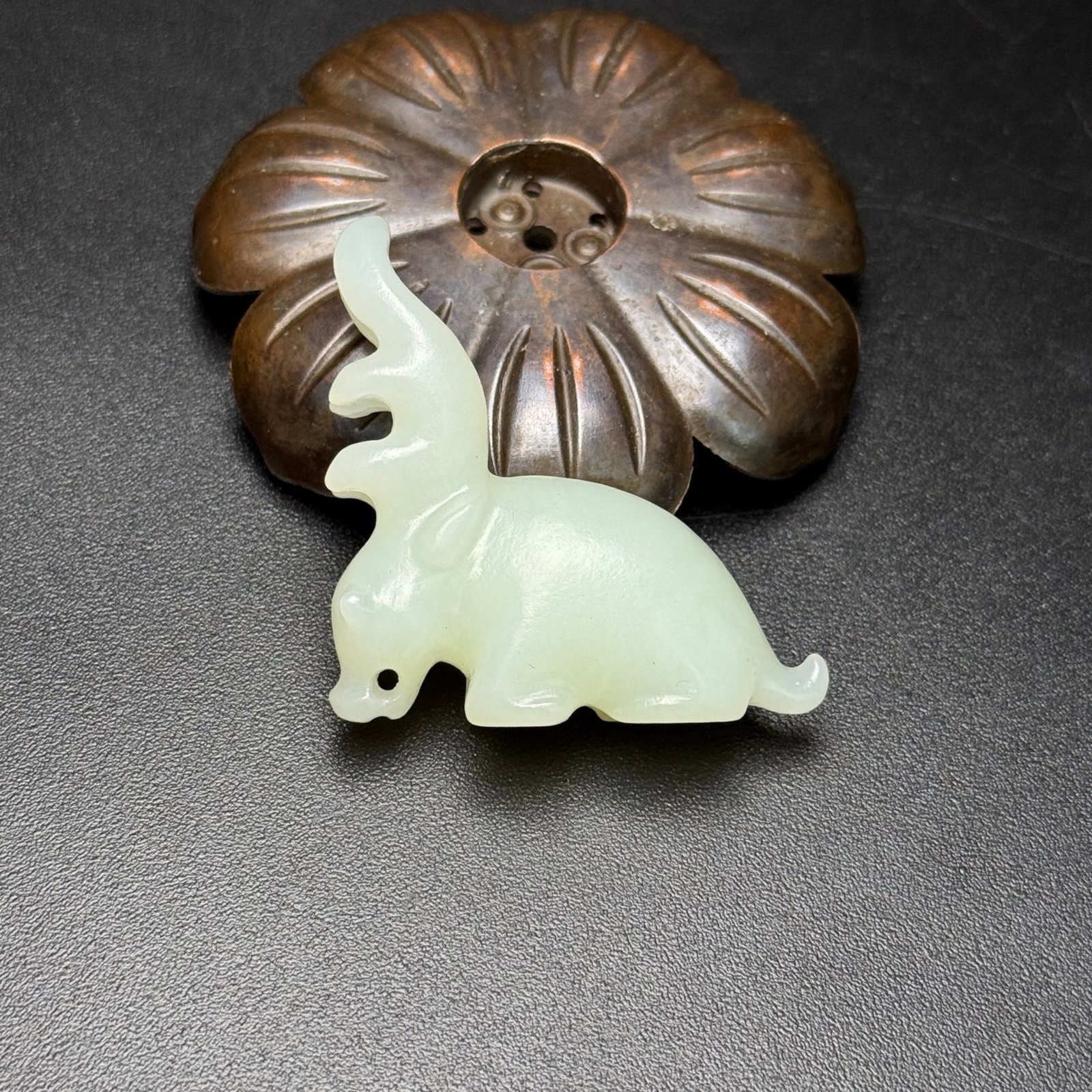 An Exquisite White Jade Deer Ornament: An Exquisite White Jade Deer Ornament,Qing Dynasty,China,Size:41mmx40mmx14mm,Weight:21g 白玉鹿摆件,中国清代