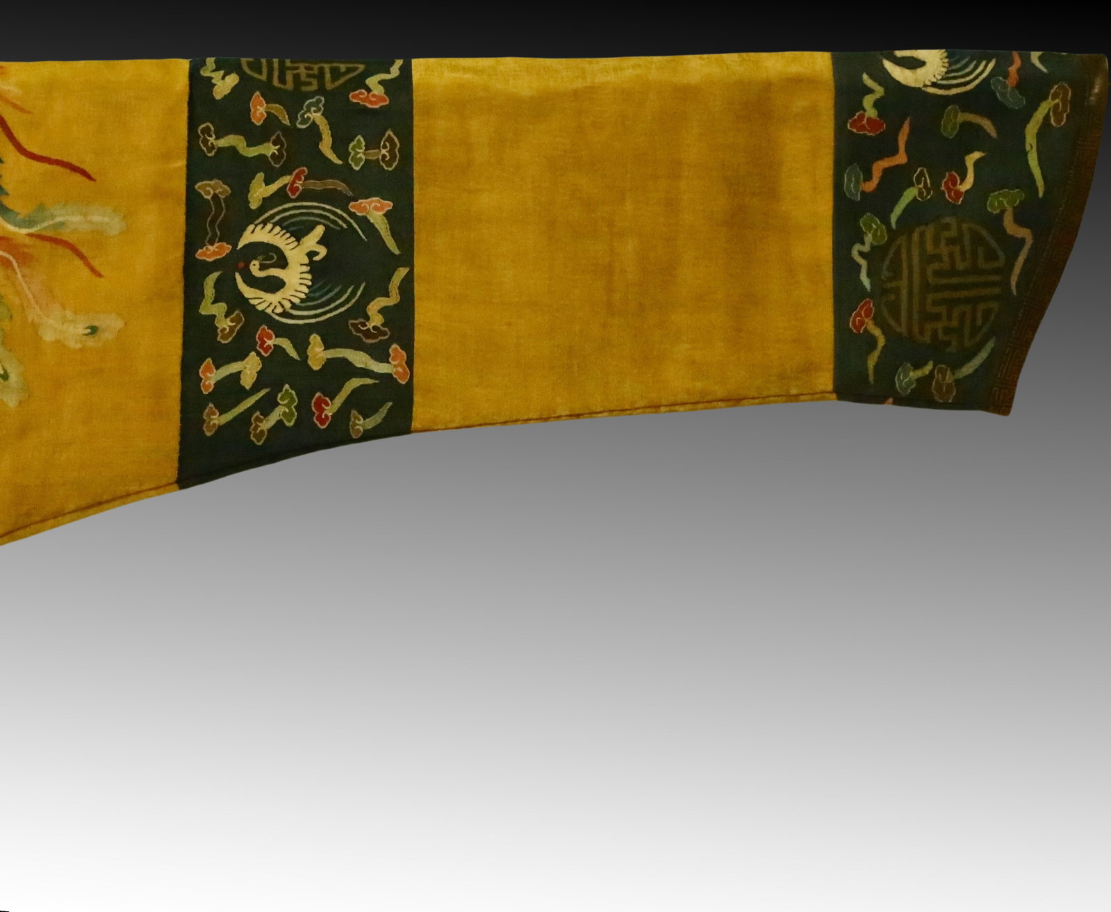 An Exquisite Kesi Phoenix Pattern Robe - 11