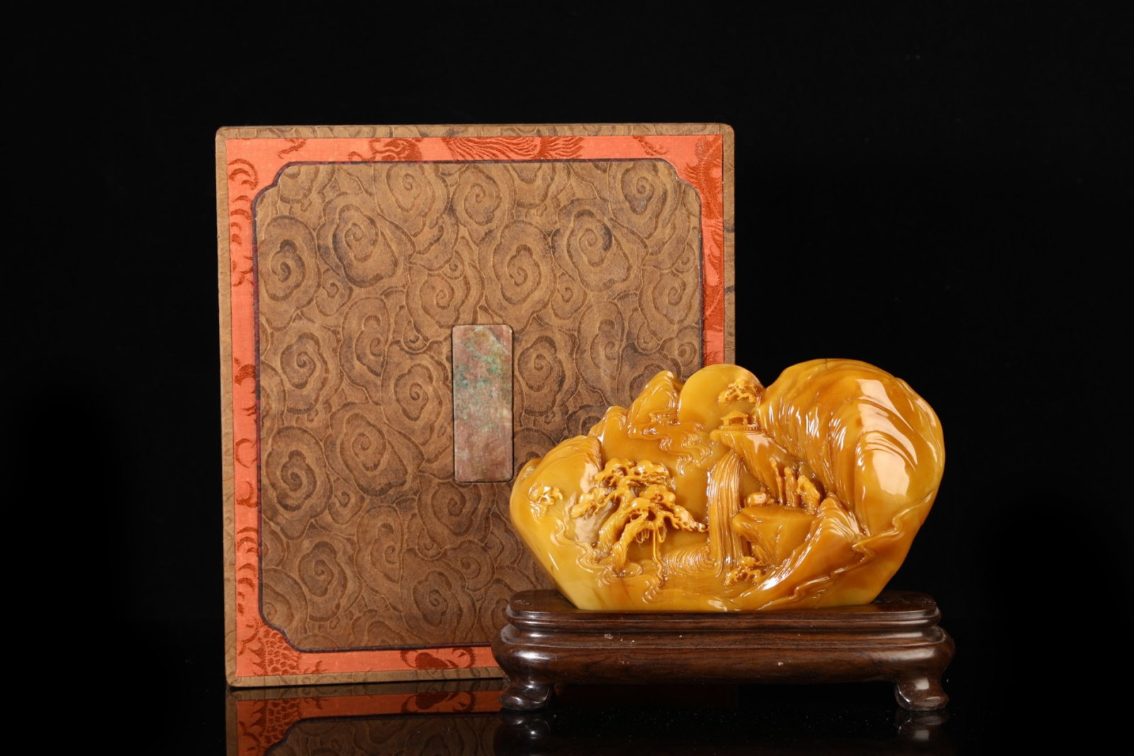 An Exquisite Tianhuang Stone Landscape and Figure Pattern Ornament: An Exquisite Tianhuang Stone Landscape and Figure Pattern Ornament,Qing Dynasty,China,Size:5.1inx8.3in,Weight:1874g