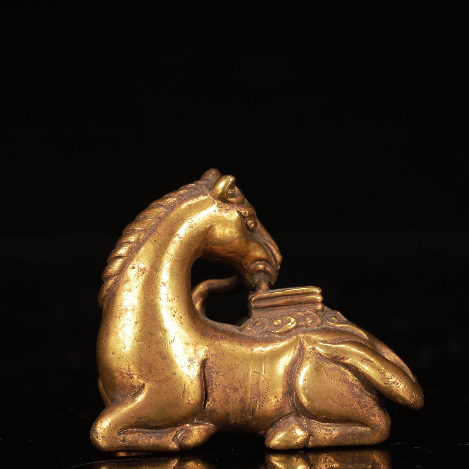 An Exquisite Gilt Bronze Horse Ornament: An Exquisite Gilt Bronze Horse Ornament,Qing Dynasty, China,Size:2.4inx1.2inx2in,Weight:250g 铜鎏金马摆件,中国清代