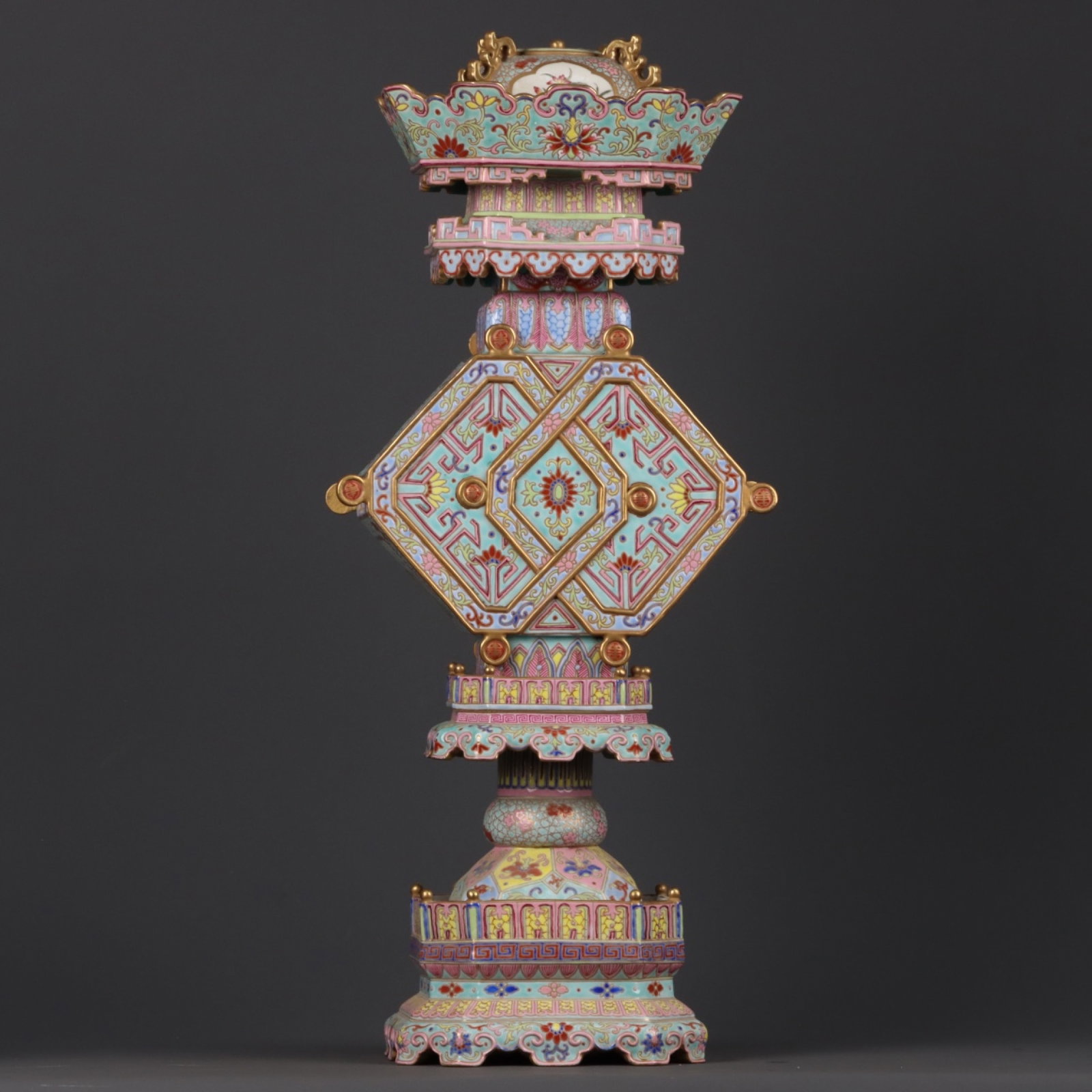 A Huge Enamel Painted Gold Lotus Pattern Cover Jar (1 of 8)
