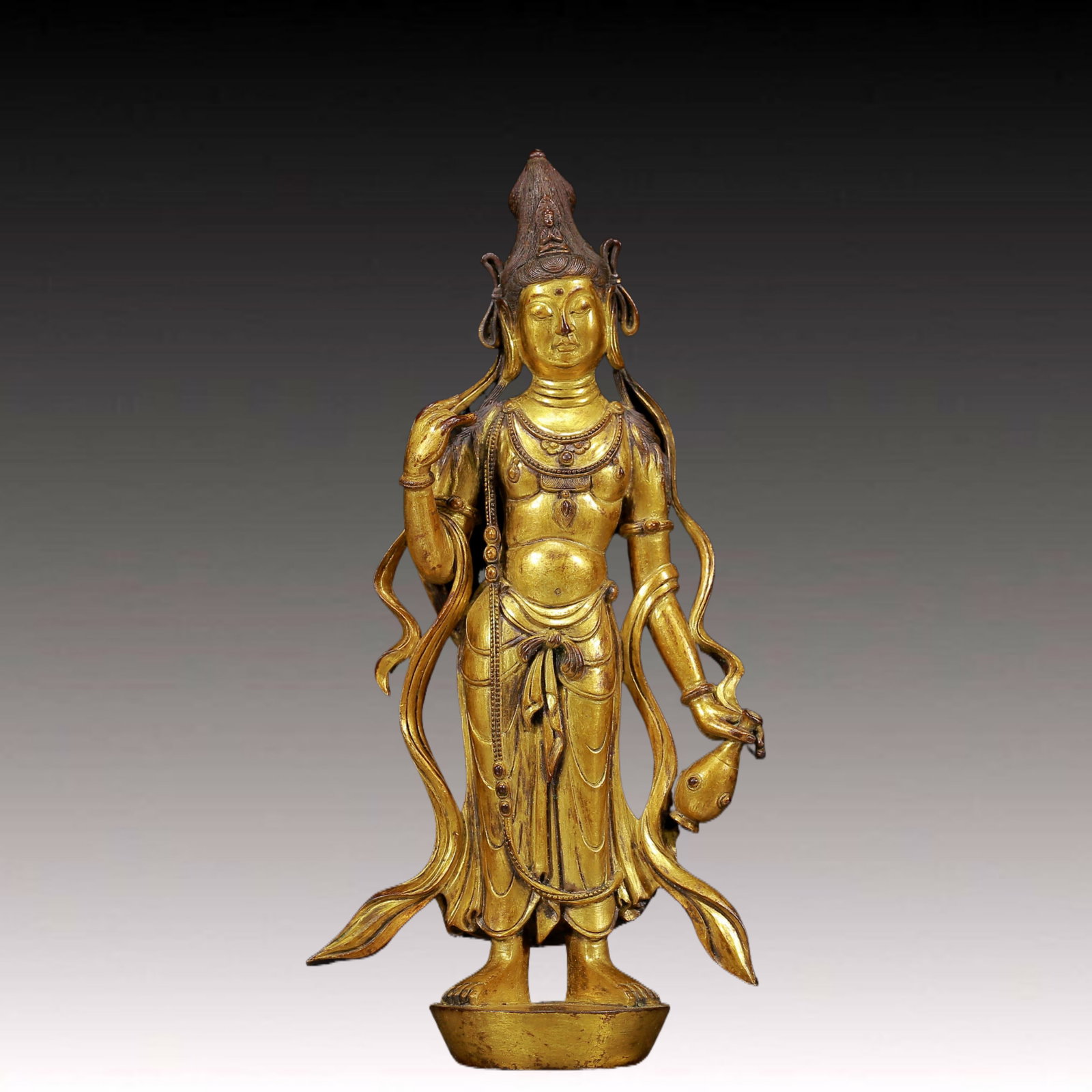 A Solemn Gilt Bronze Statue of Avalokitesvara: A Solemn Gilt Bronze Statue of Avalokitesvara,Ming Dynasty, China,Size: 4.3inx2inx8.5in,Weight:965g 铜鎏金观音像，明代