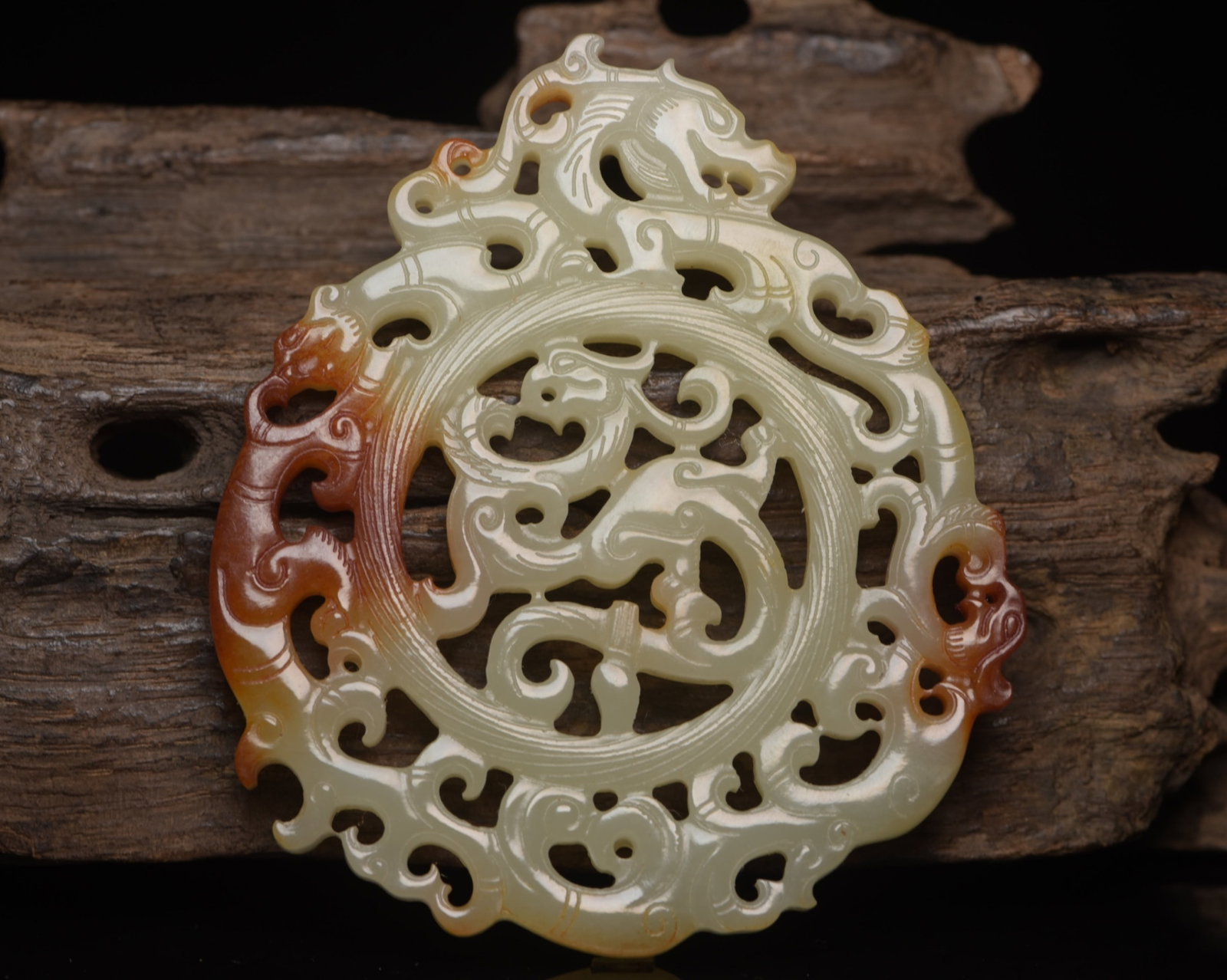 An Exquisite White Jade Dragon and Phoenix Pendant: An Exquisite White Jade Dragon and Phoenix Pendant,Qing Dynasty,China,Size:3.5inx3.1inx0.3in,Weight:79g 白玉龙凤牌,中国清代