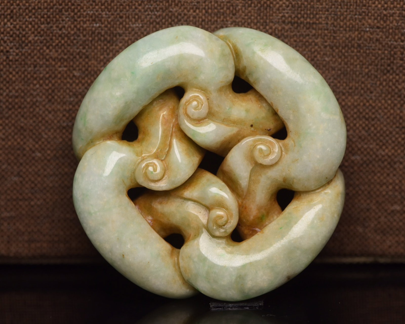 An Exquisite Jadeite Beast Pattern Pendant - 2
