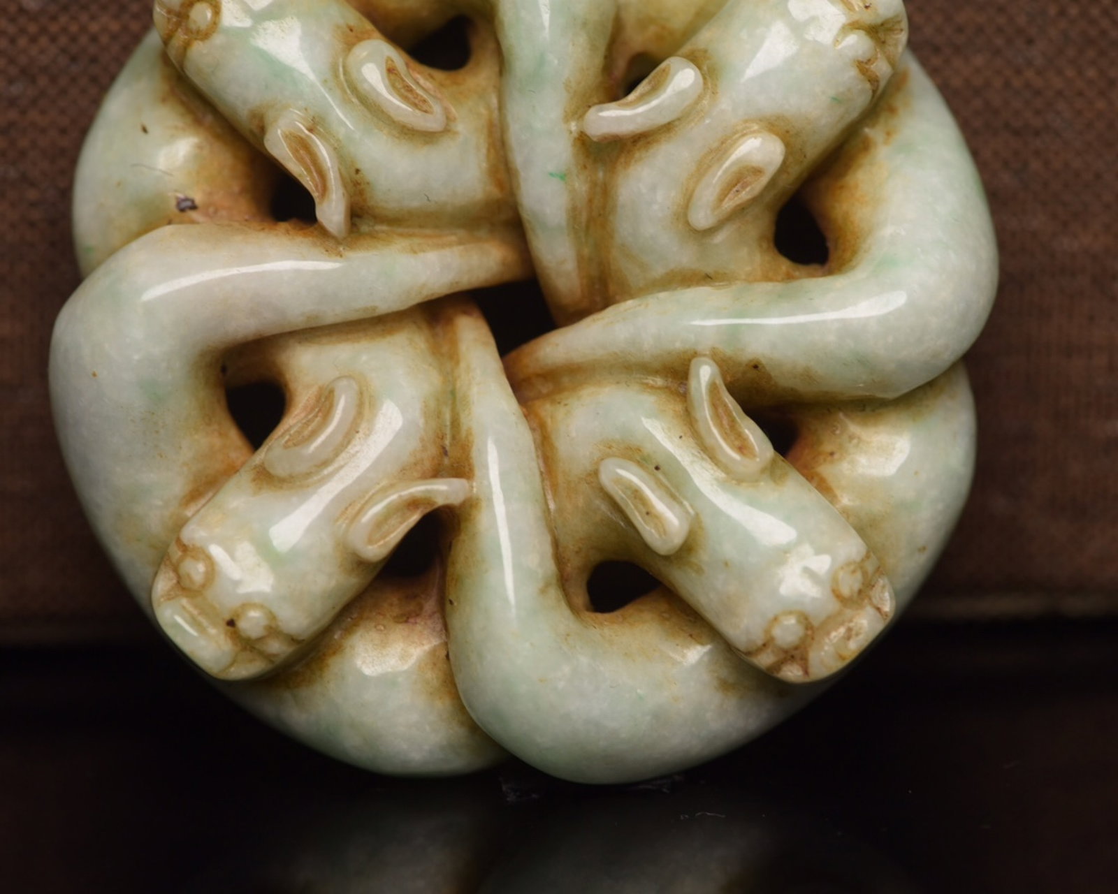 An Exquisite Jadeite Beast Pattern Pendant - 7