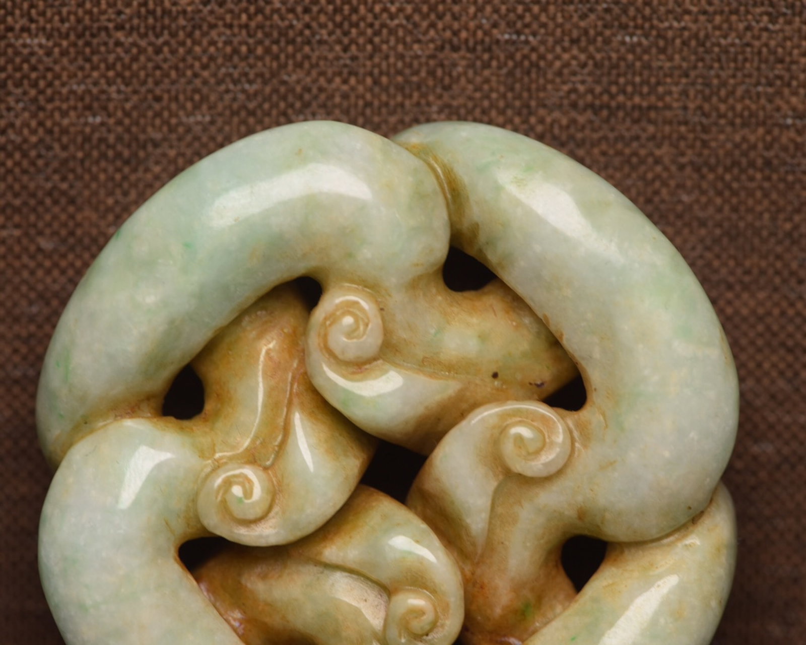 An Exquisite Jadeite Beast Pattern Pendant - 8