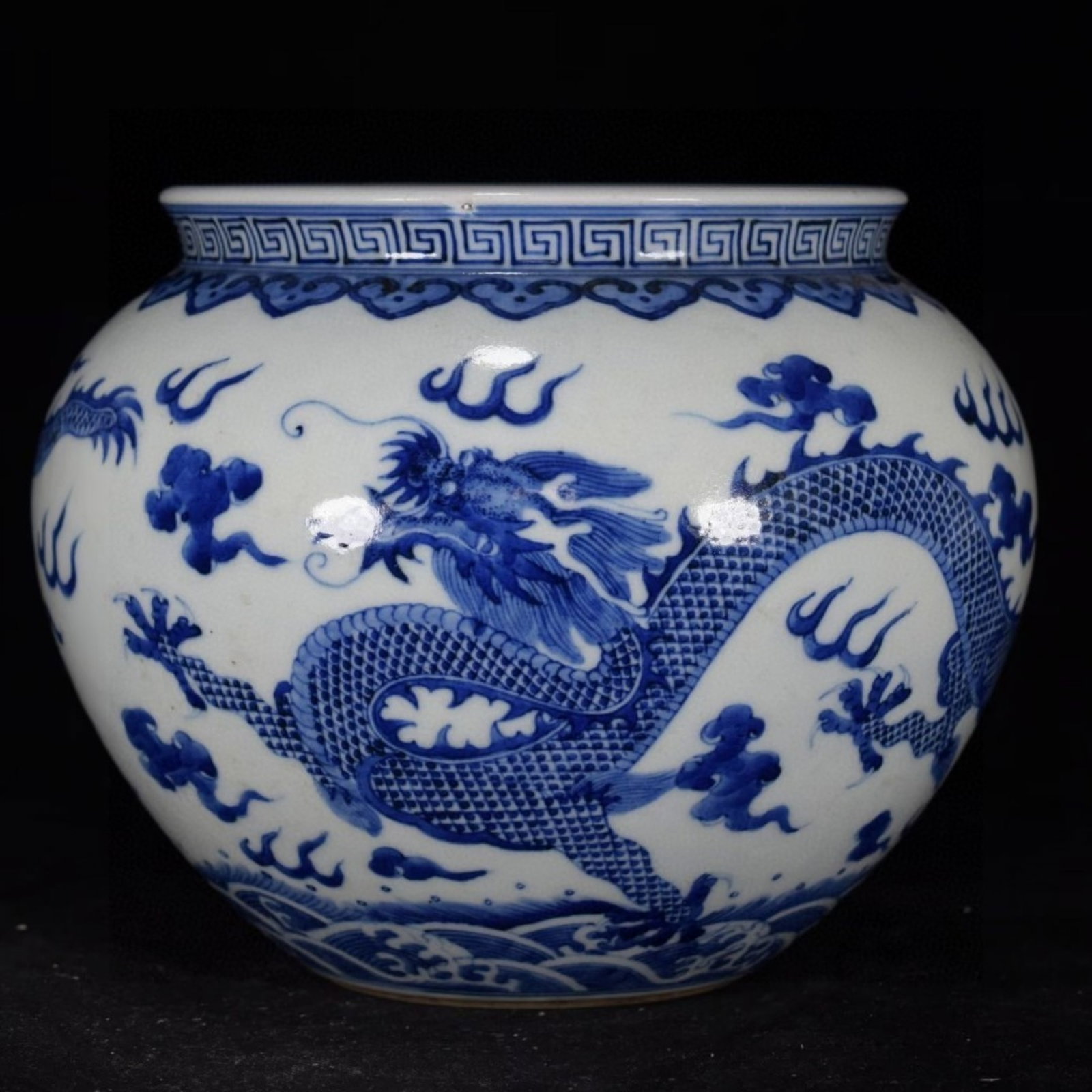 An Exquisite Blue and White Seawater Dragon Pattern Jar: An Exquisite Blue and White Seawater Dragon Pattern Jar,Qing Dynasty,China,Size:7.9inx9.4in 青花海水龙纹罐,中国清代