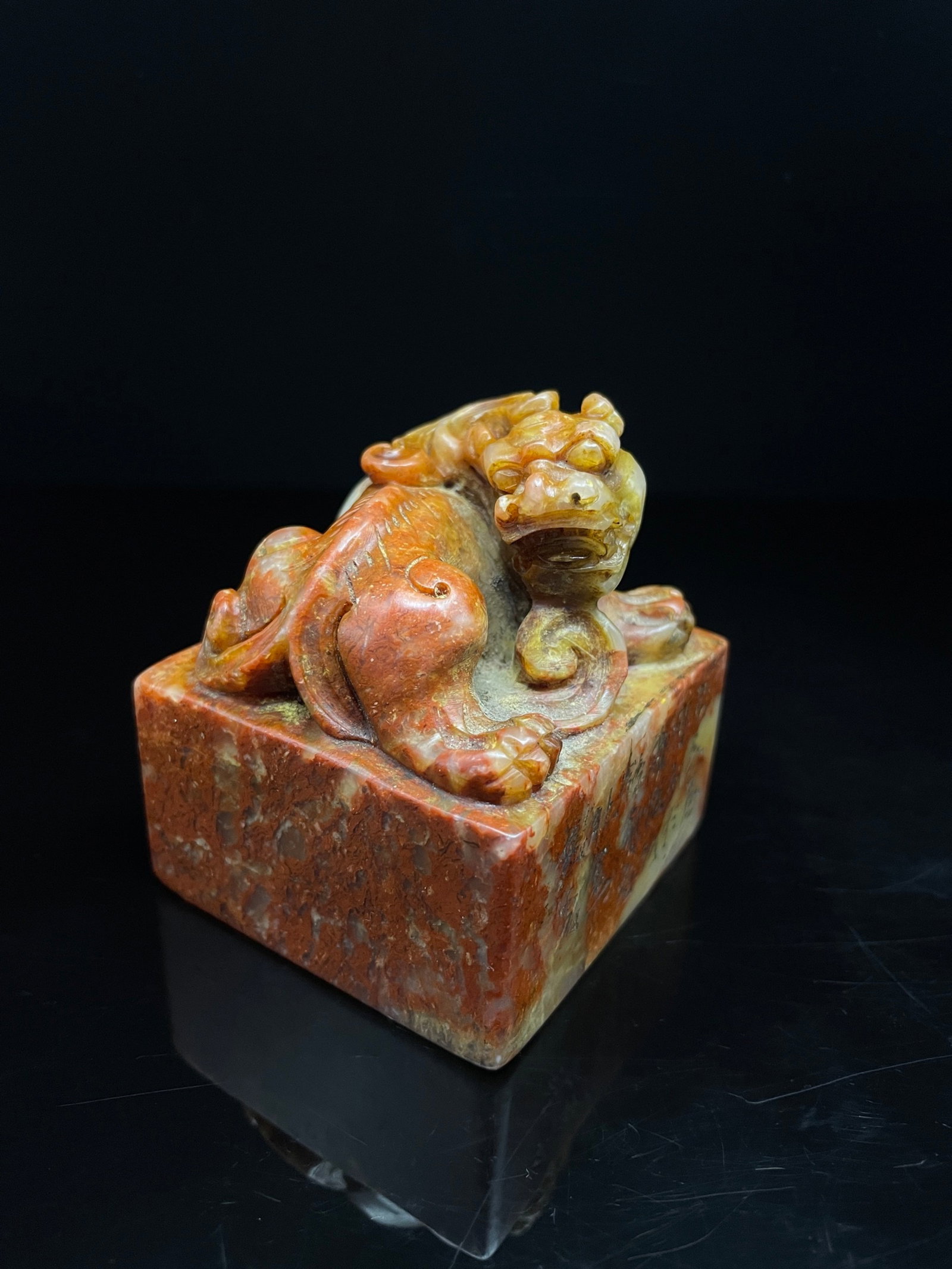 An Exquisite Shoushan Stone Wealth-Attracting Creature Seal: An Exquisite Shoushan Stone Wealth-Attracting Creature Seal,Qing Dynasty,China,With Mark,Size:2.4inx2.4inx2.7in,Weight:412g