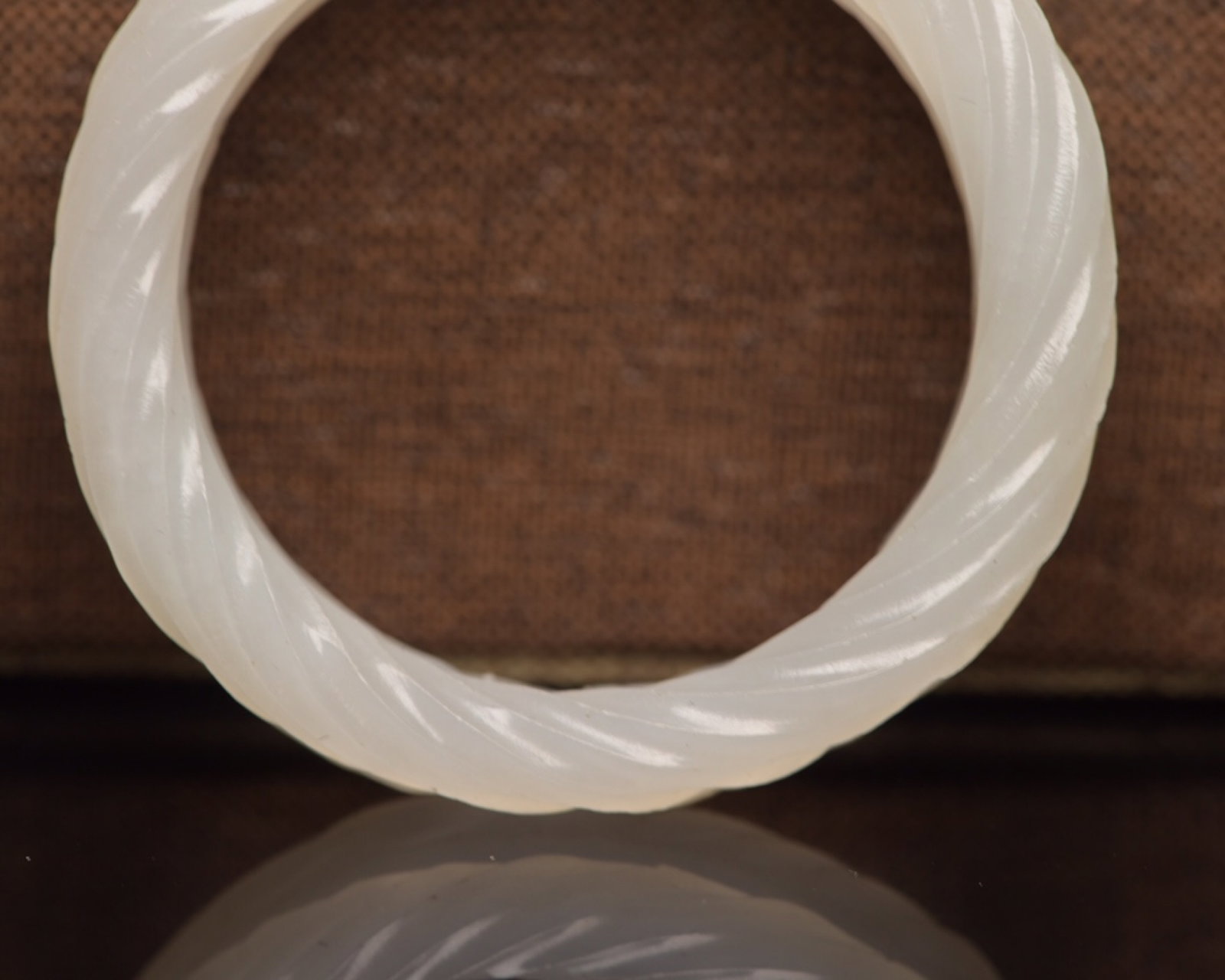 An Exquisite White Jade Ring - 7