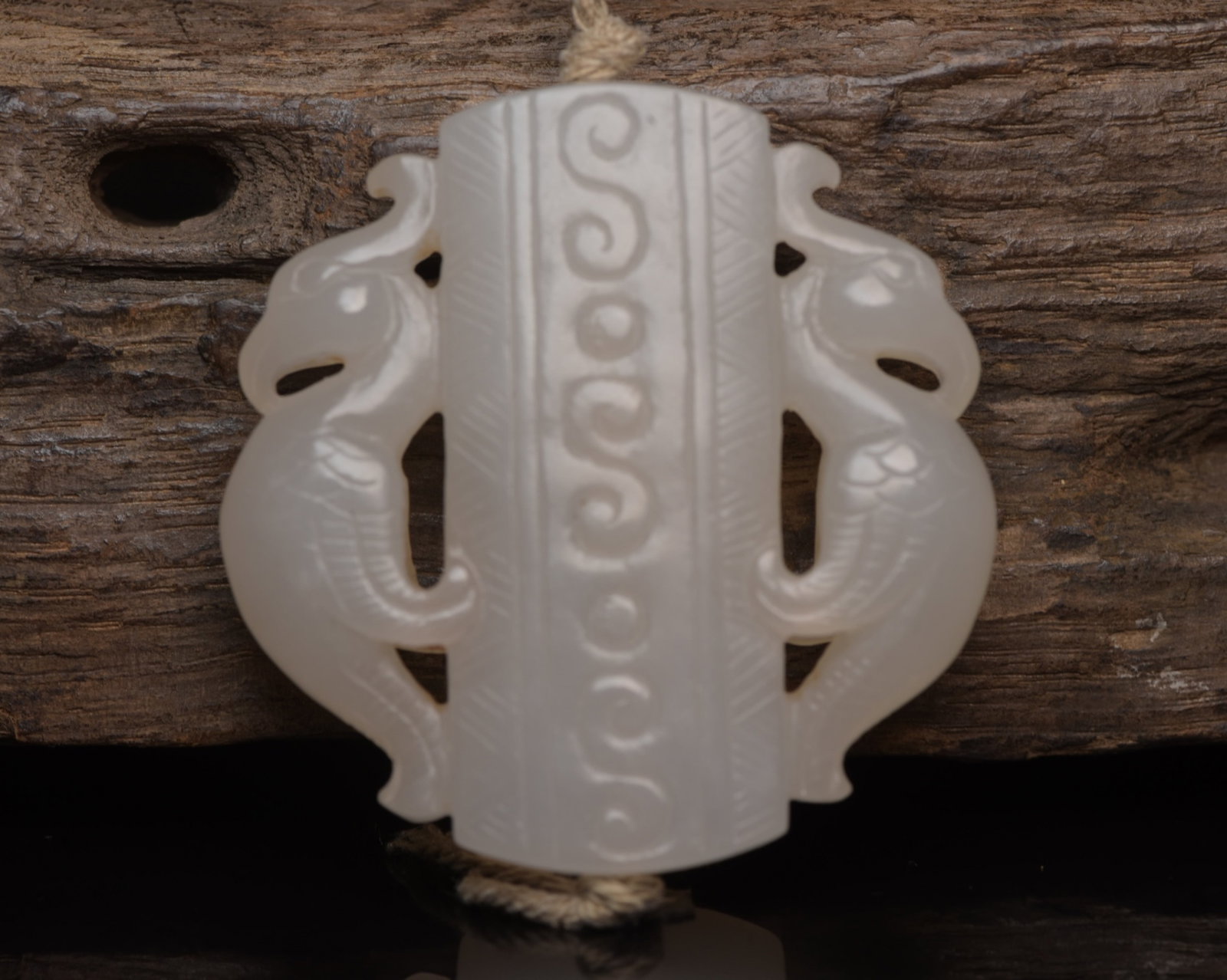 An Exquisite White Jade Phoenix Pendant: An Exquisite White Jade Phoenix Pendant,Qing Dynasty,China,Size:2.1inx2.1inx0.5in,Weight:63g 白玉凤佩,中国清代
