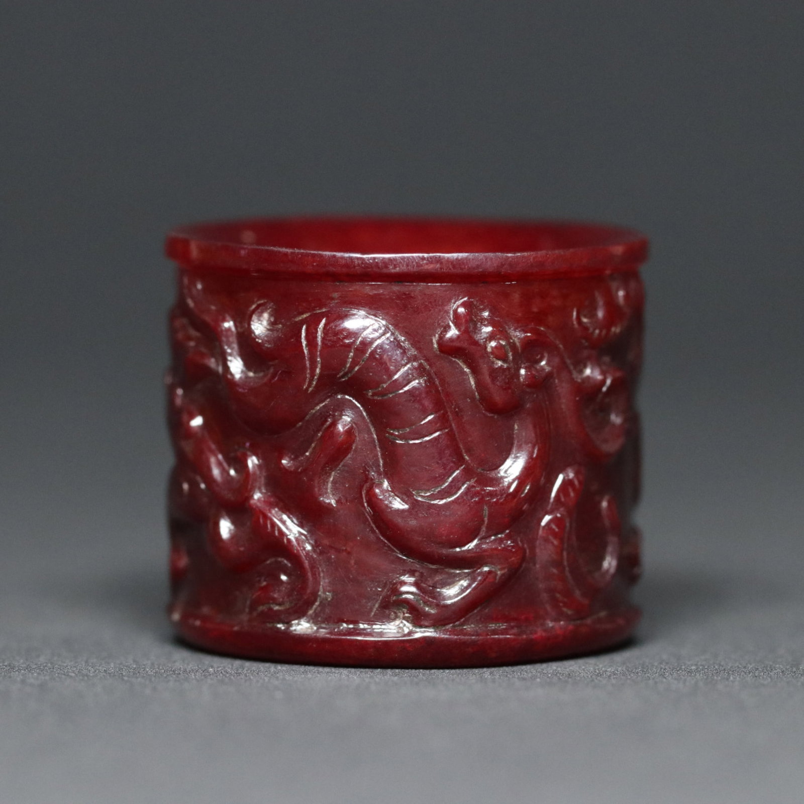 An Exquisite Red Jade Auspicious Beast Pattern Thumb Ring - 2