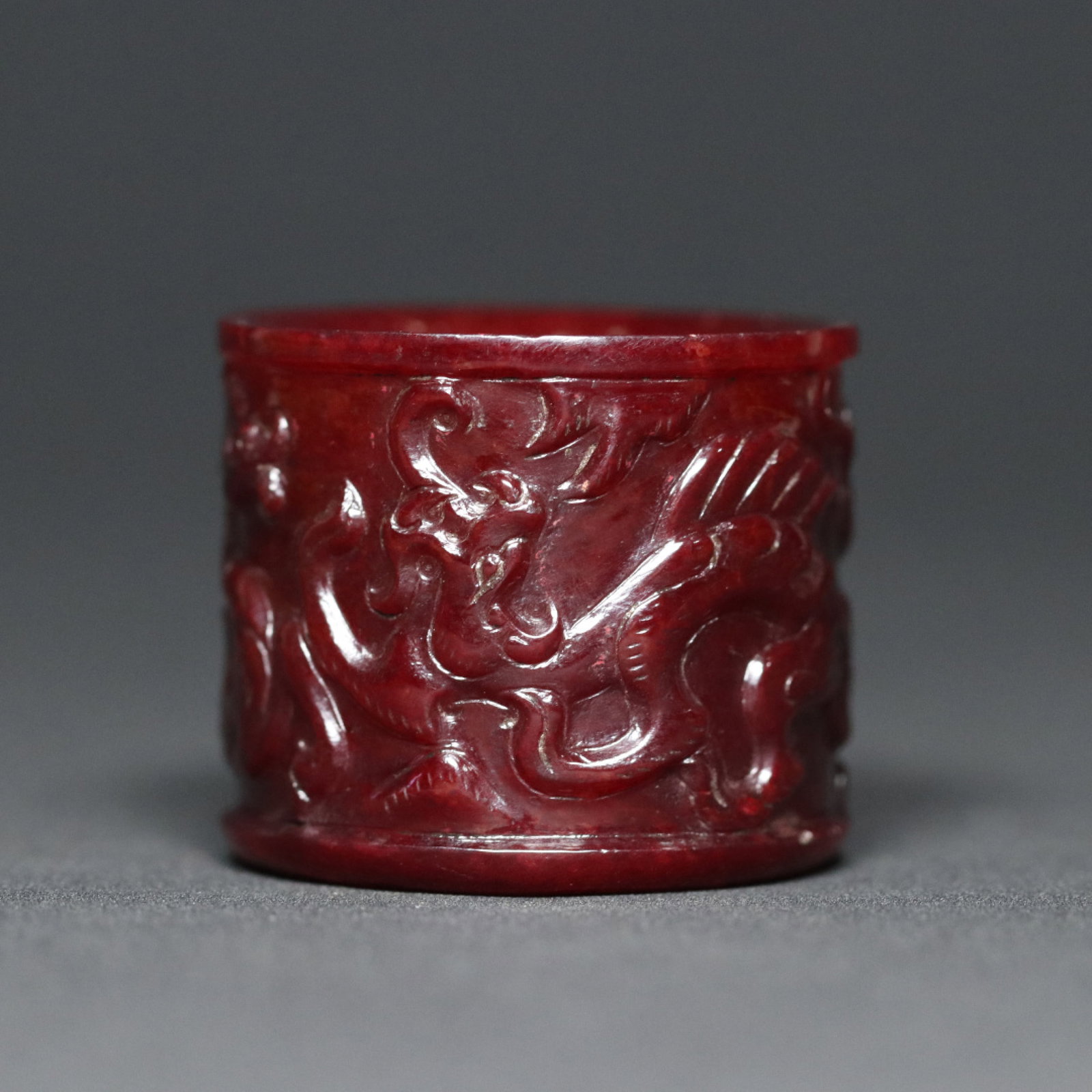 An Exquisite Red Jade Auspicious Beast Pattern Thumb Ring - 3
