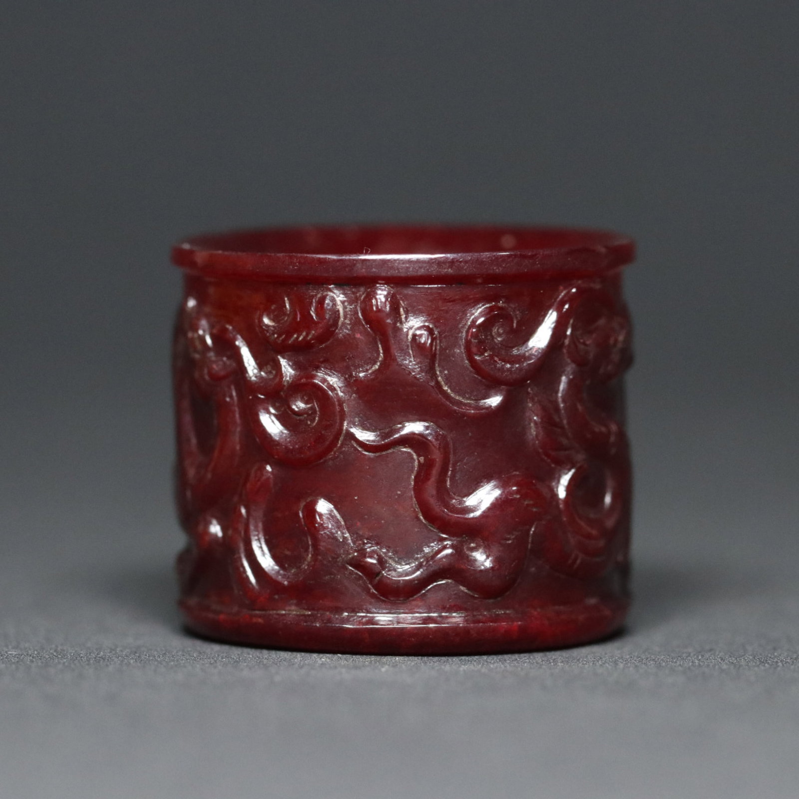 An Exquisite Red Jade Auspicious Beast Pattern Thumb Ring - 4