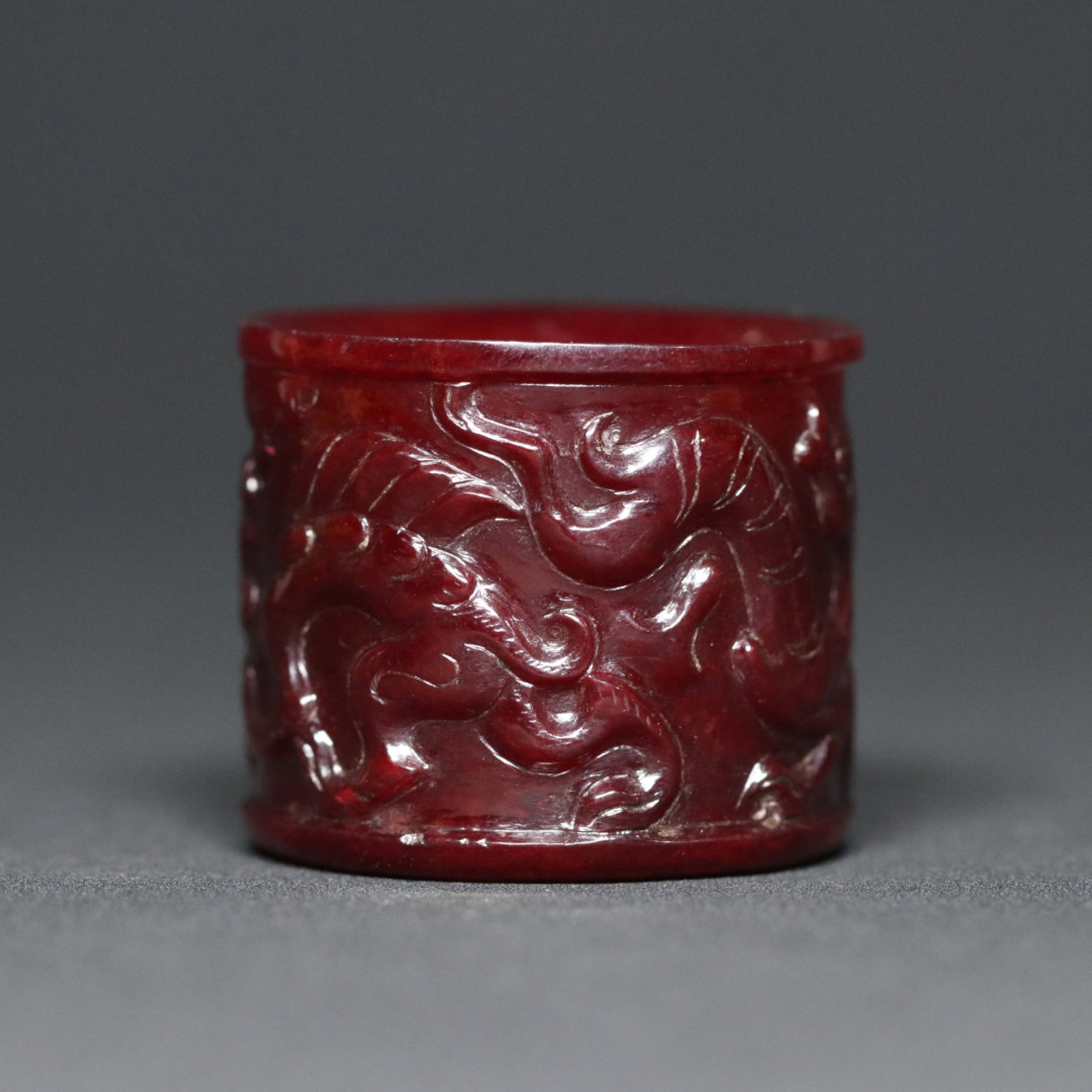 An Exquisite Red Jade Auspicious Beast Pattern Thumb Ring - 5