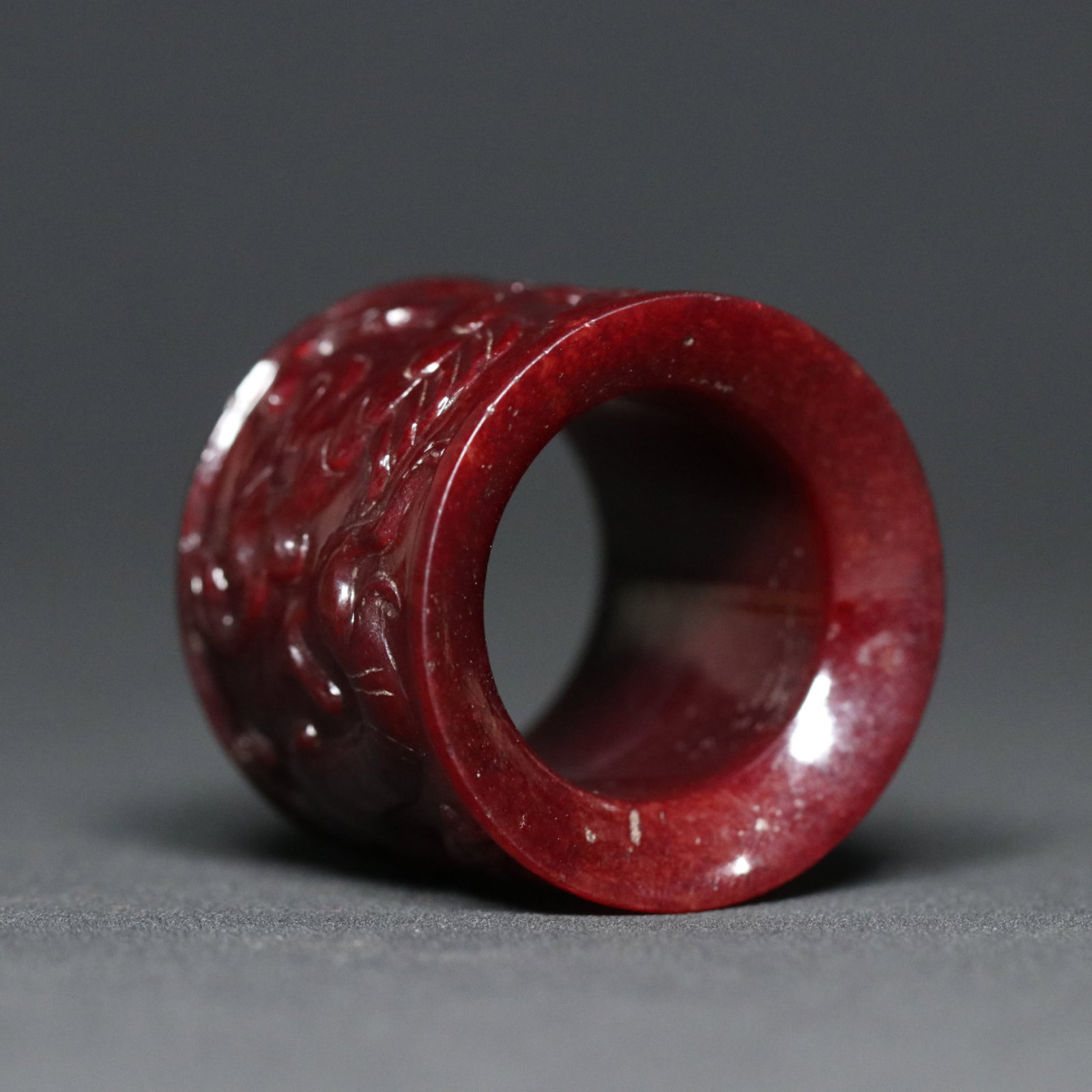 An Exquisite Red Jade Auspicious Beast Pattern Thumb Ring - 6