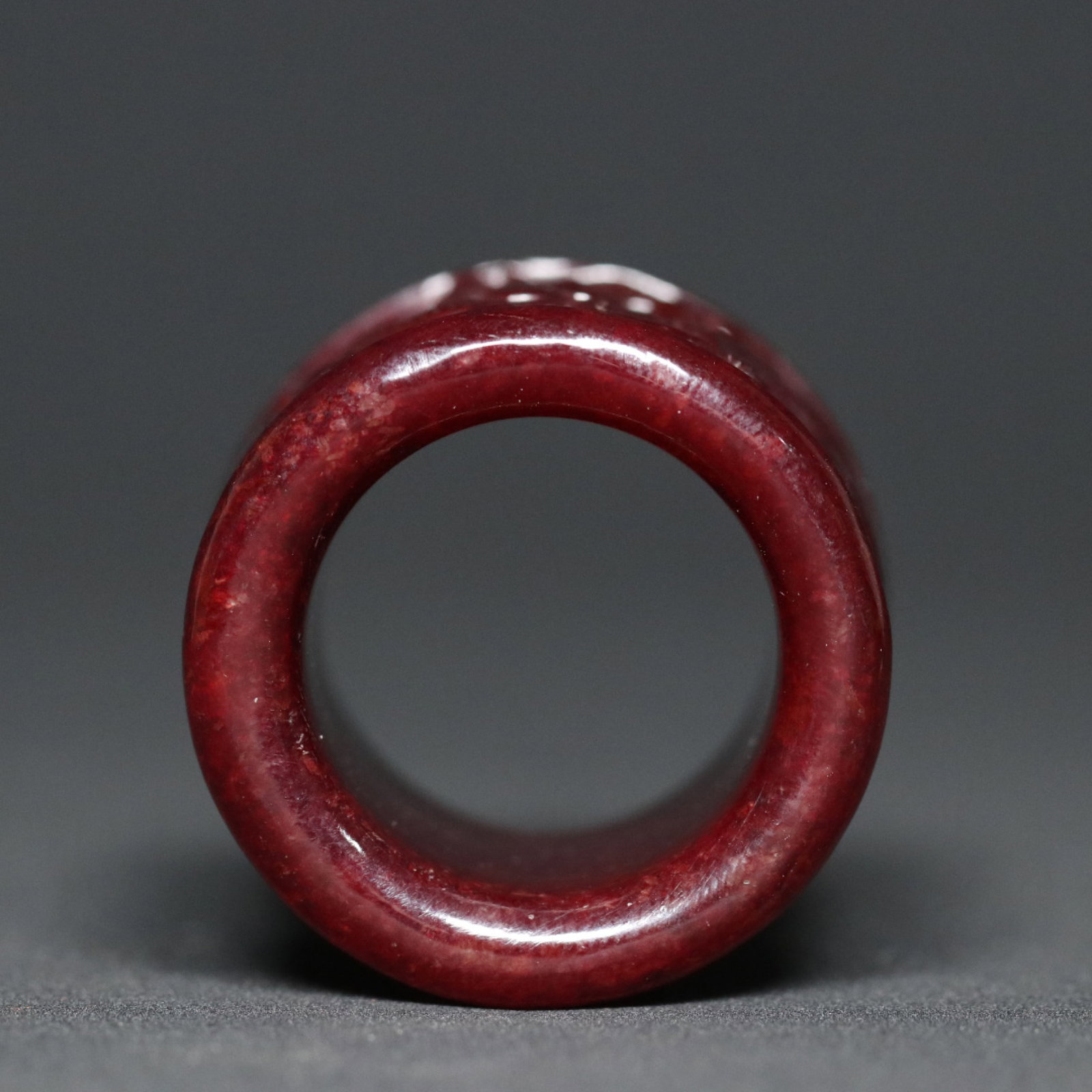 An Exquisite Red Jade Auspicious Beast Pattern Thumb Ring - 8