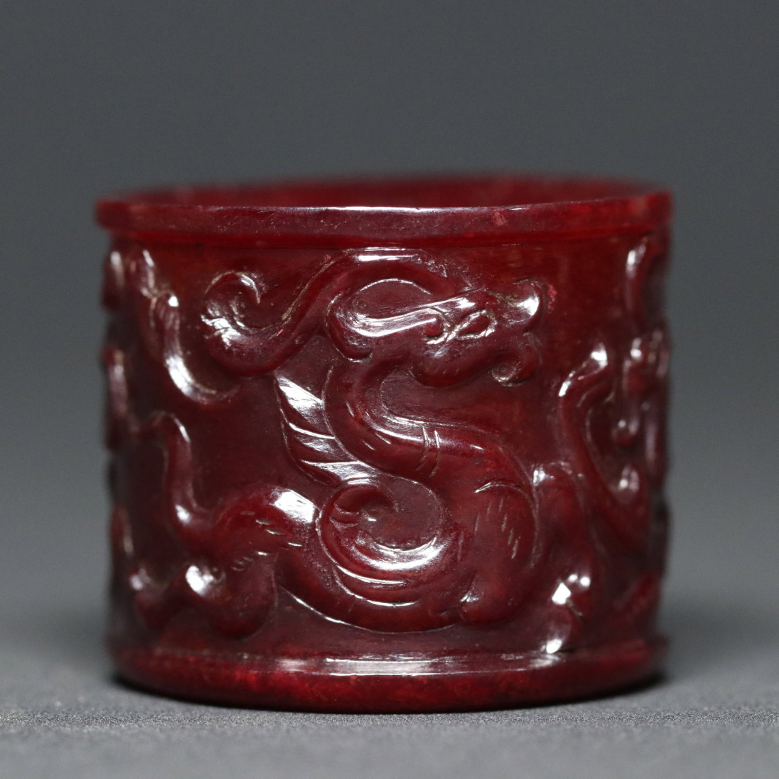An Exquisite Red Jade Auspicious Beast Pattern Thumb Ring - 9