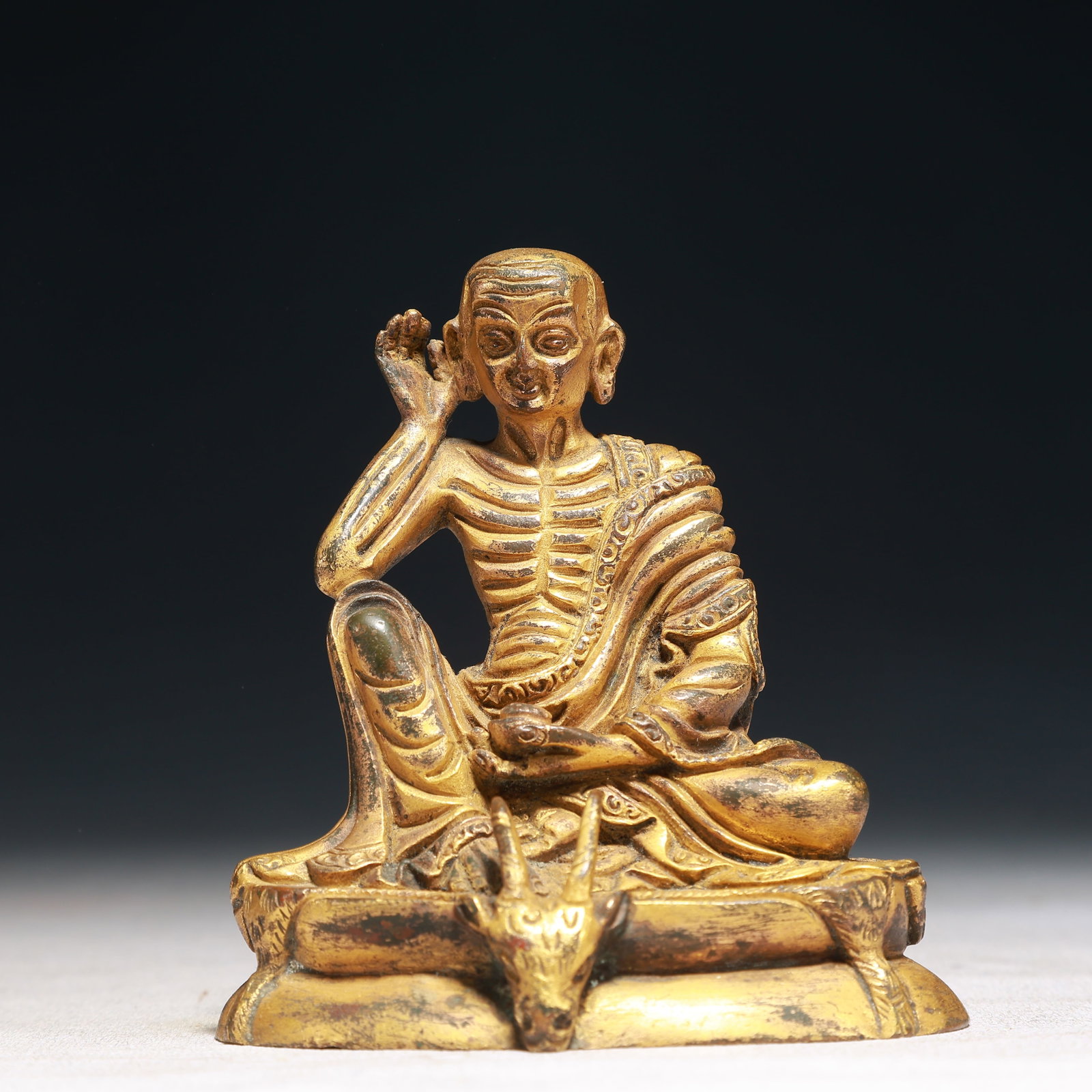A Solemn Gilt Bronze Statue of Arhat: A Solemn Gilt Bronze Statue of Arhat,Qing Dynasty,China,Size:3.5inx2.4inx3.7in,Weight:350g 铜鎏金罗汉像,中国清代