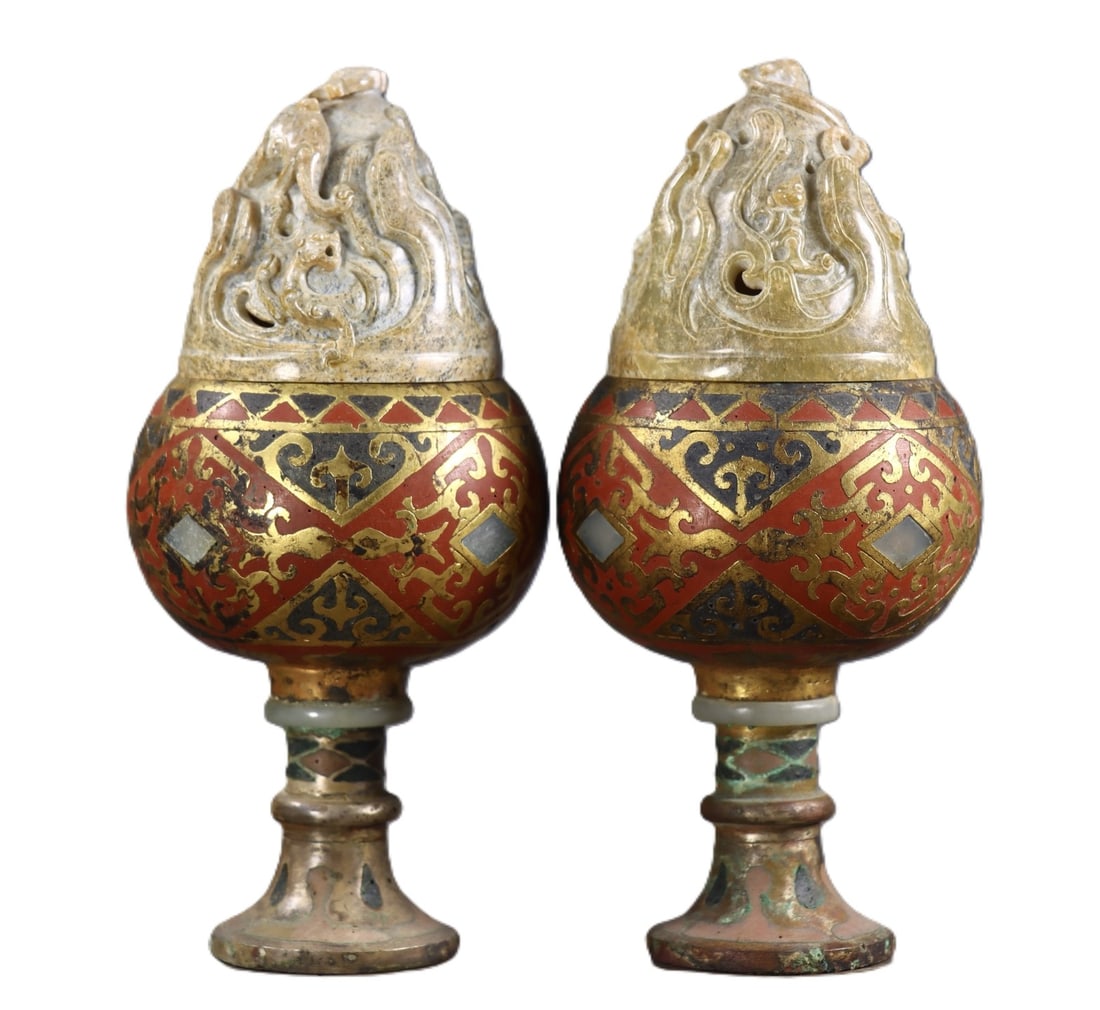 A Pair of Exquisite Gilt Bronze Inlaid Archaic Jade Censers: A Pair of Exquisite Gilt Bronze Inlaid Archaic Jade Censers,Qing Dynasty,China,Size:6.3inx2.6in,Weight:961g 一对铜鎏金嵌高古玉香炉,