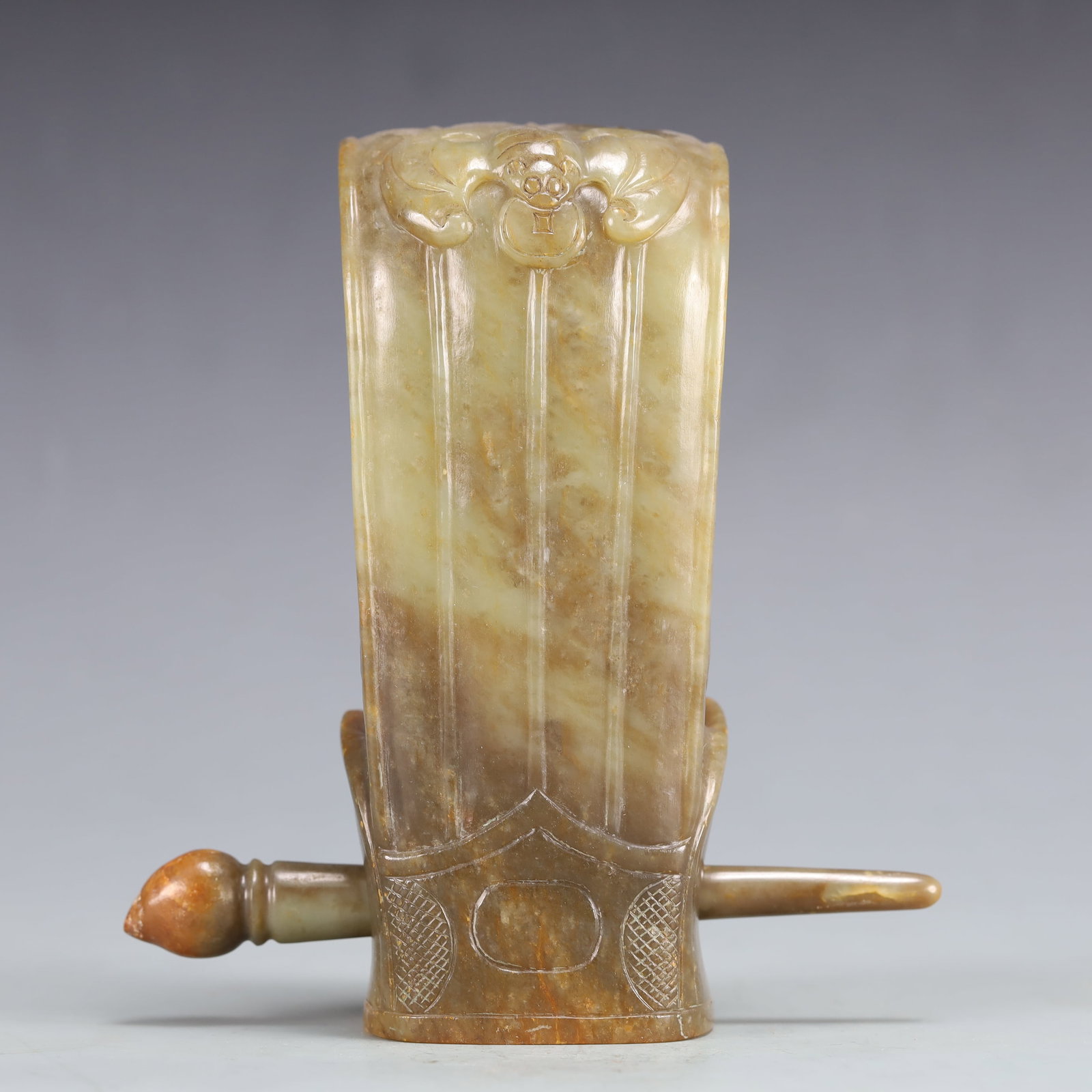 An Exquisite Greenish Jade Hair Band: An Exquisite Greenish Jade Hair Band ,Qing Dynasty, China,Size:cm Weight:5.9inx2.6inx16g 青白玉发束,中国清代