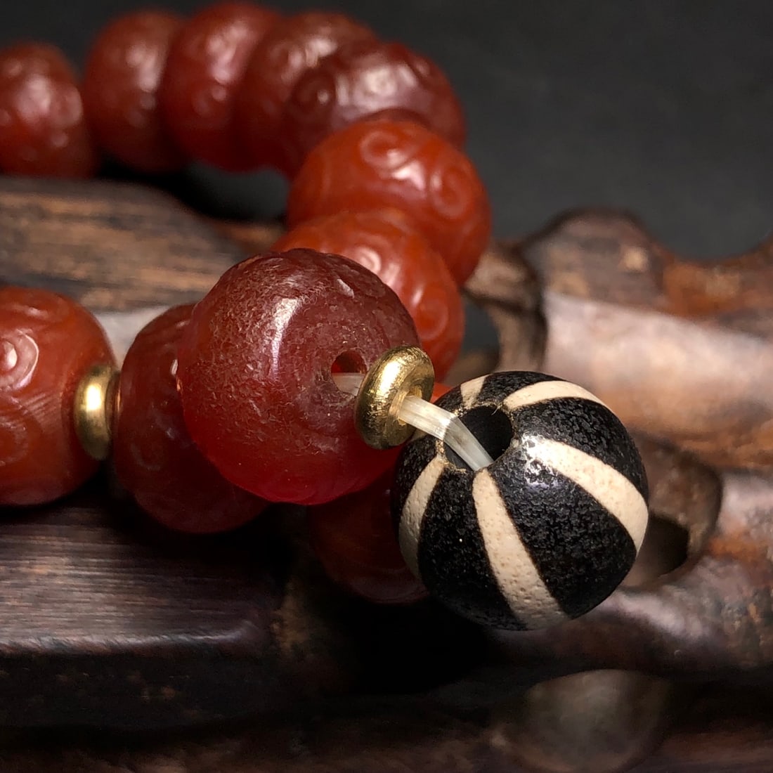A Precious Agate Bracelets - 9