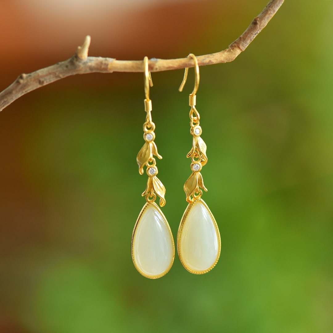 A Pair of Exquisite Sterling Silver-Gold Plated Inlaid White Jade Enamel Earrings: A Pair of Exquisite Sterling Silver-Gold Plated Inlaid White Jade Enamel Earrings,Size:8mmx16mm 一对纯银镀金镶白玉珐琅耳环
