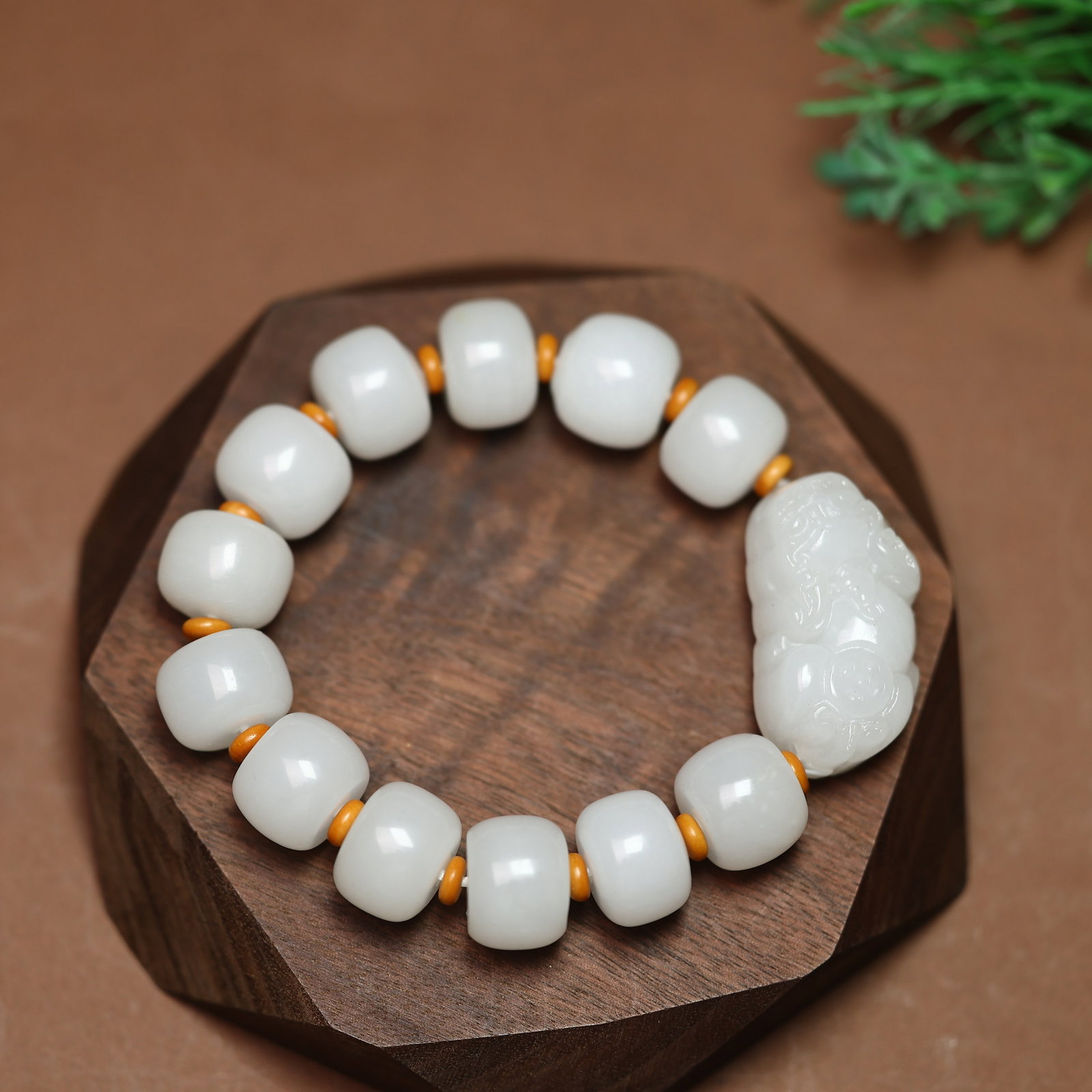 An Exquisite White Jade Bracelets - 2