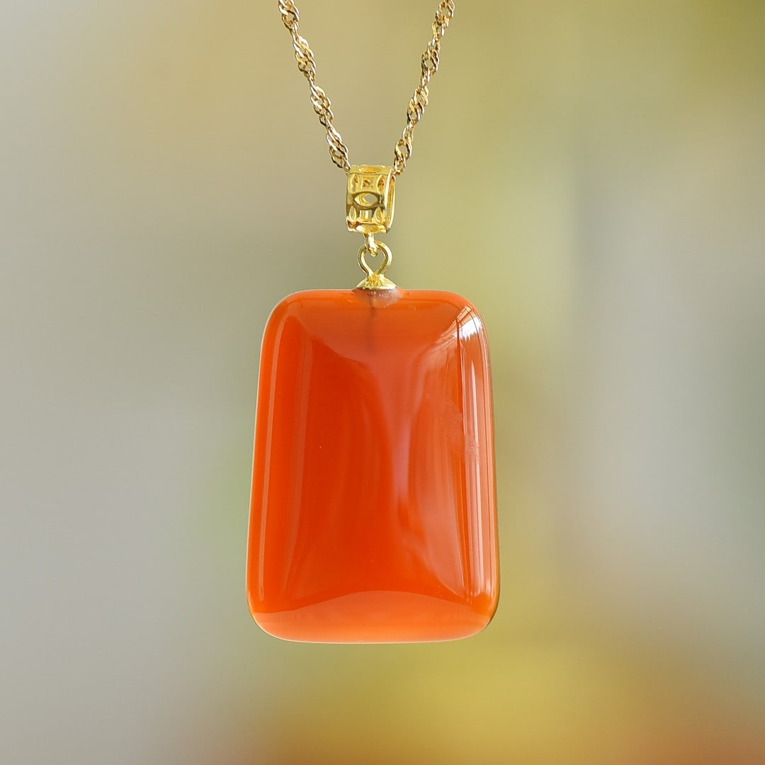 An Exquisite Sterling Silver-Gold Plated Inlaid Agate Pendant: An Exquisite Sterling Silver-Gold Plated Inlaid Agate Pendant,Size:19mmx28mm 纯银镀金镶玛瑙吊坠