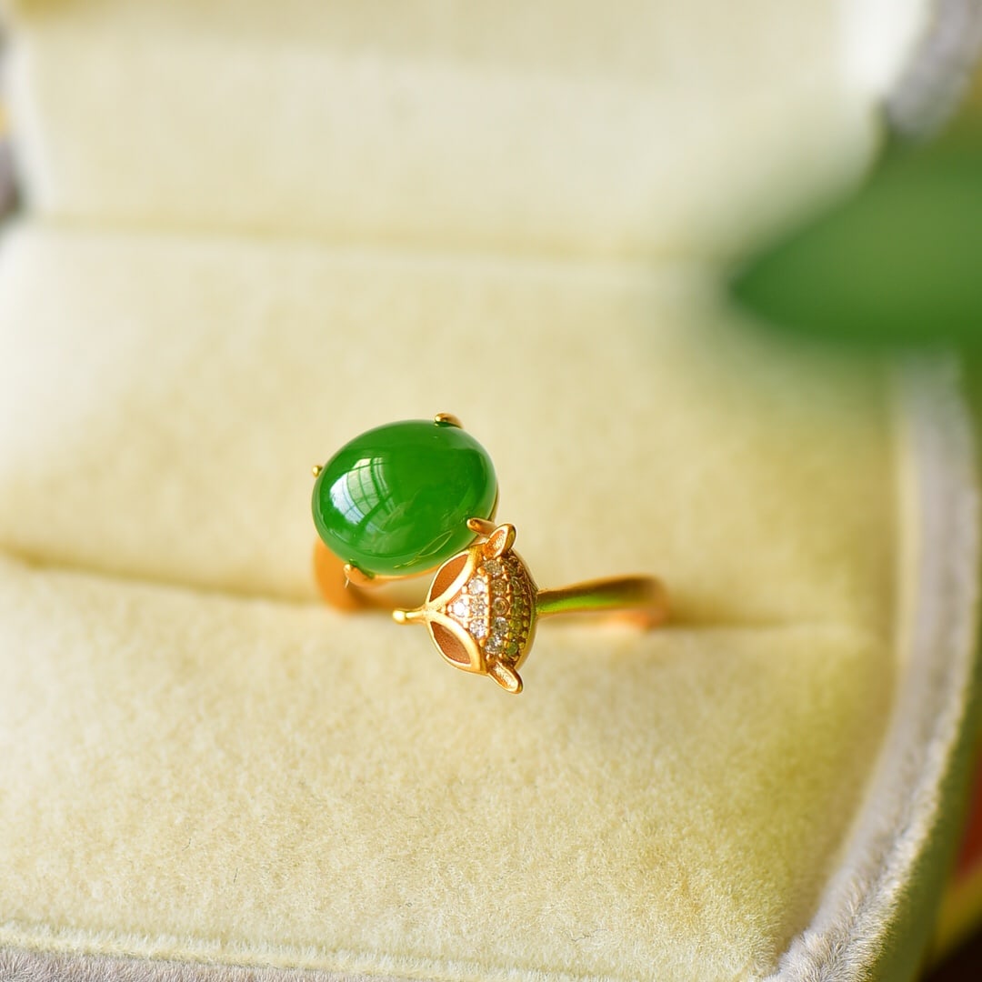 An Exquisite Sterling Silver-Gold Plated Inlaid Jasper Ring,Inlaid Diamond: An Exquisite Sterling Silver-Gold Plated Inlaid Jasper Ring,Inlaid Diamond,Size:10mmx16mm 纯银镀金镶碧玉戒指,嵌钻石