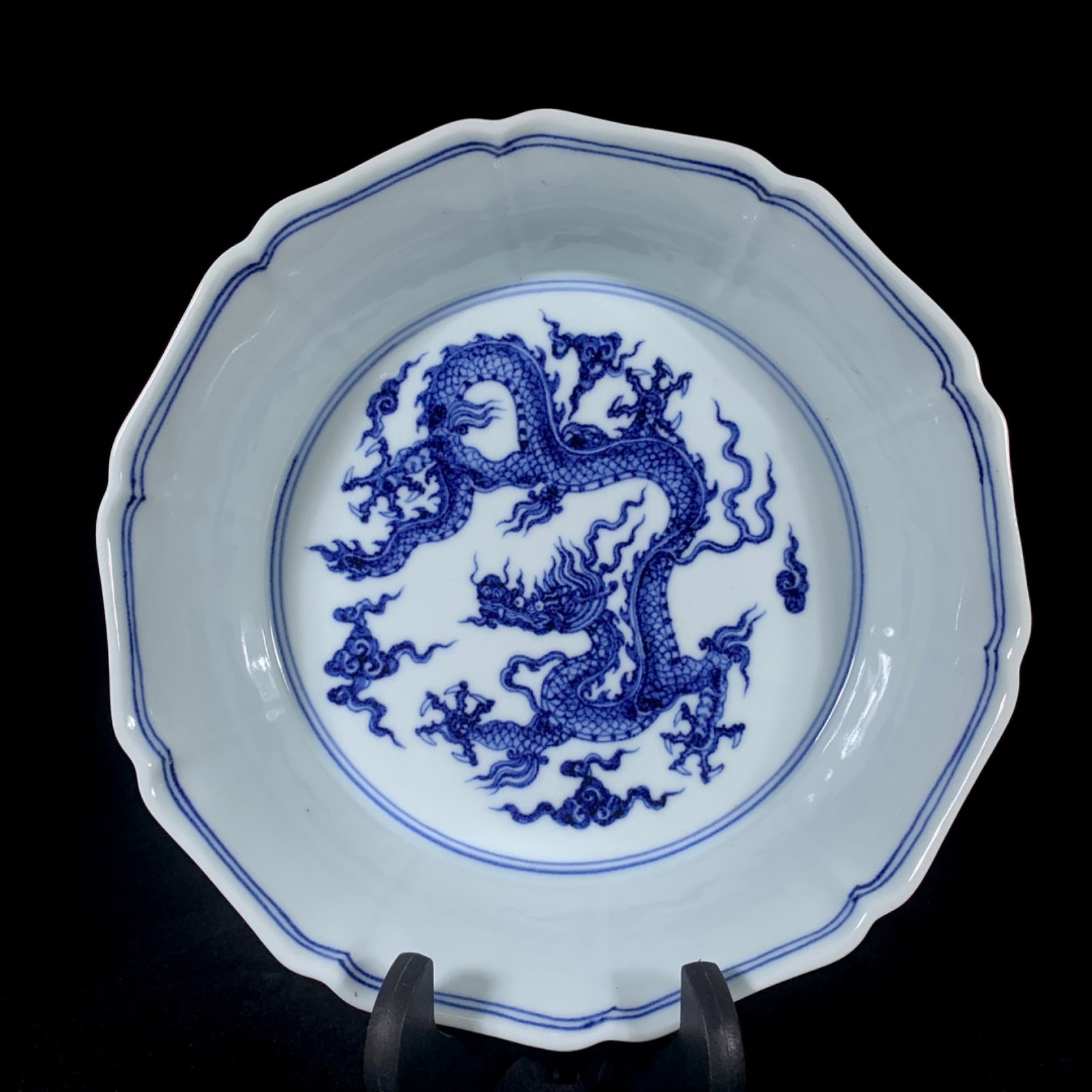 A Exquisite Ji Red Blue and White Dragon Pattern Washer (1 of 8)