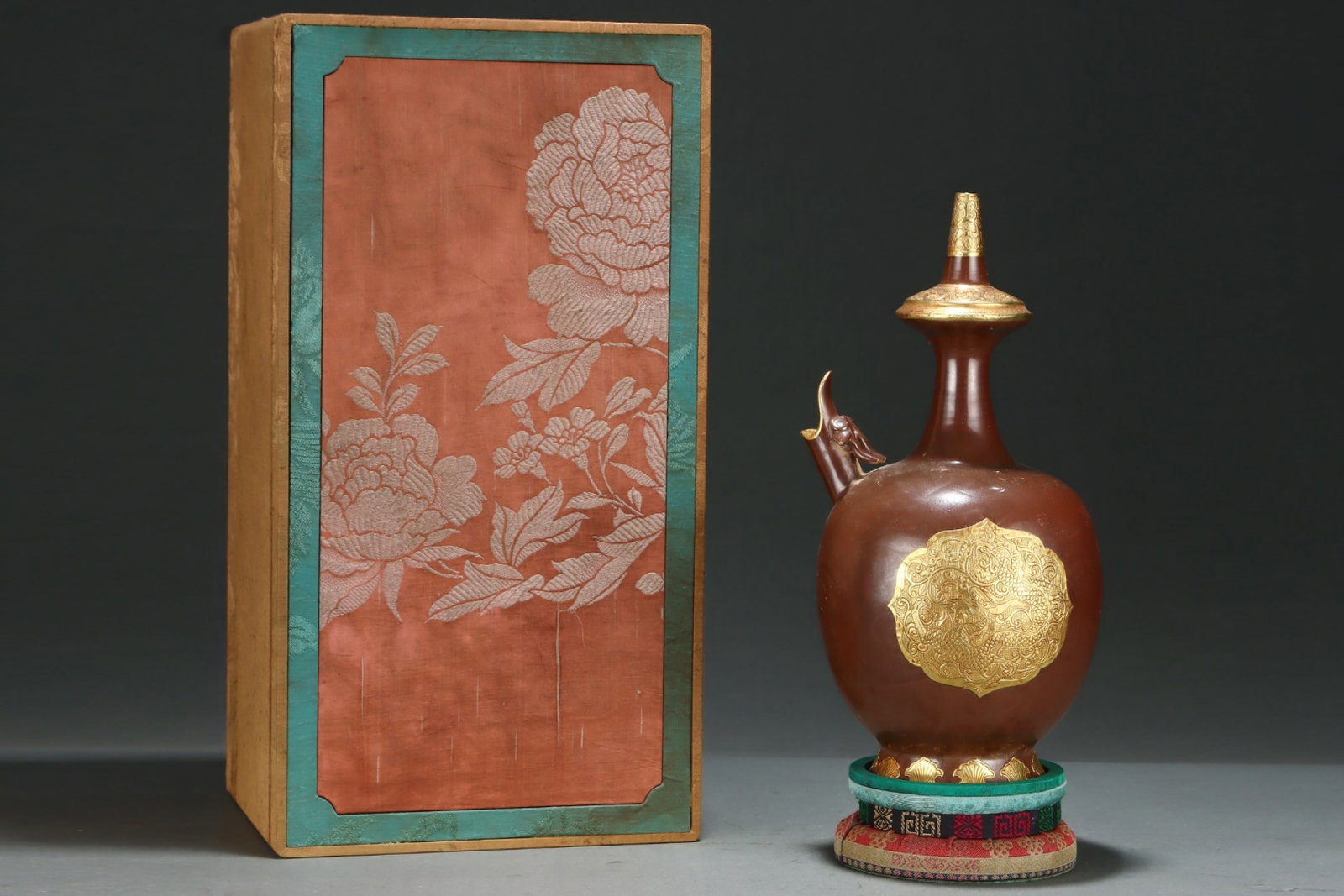 A Rare Ding yao Purple and Gold Glazed Lotus and Dragon Pattern Vase: A Rare Ding yao Purple and Gold Glazed Lotus and Dragon Pattern Vase,Size:12.4inx5.9in,Song Dynasty,China