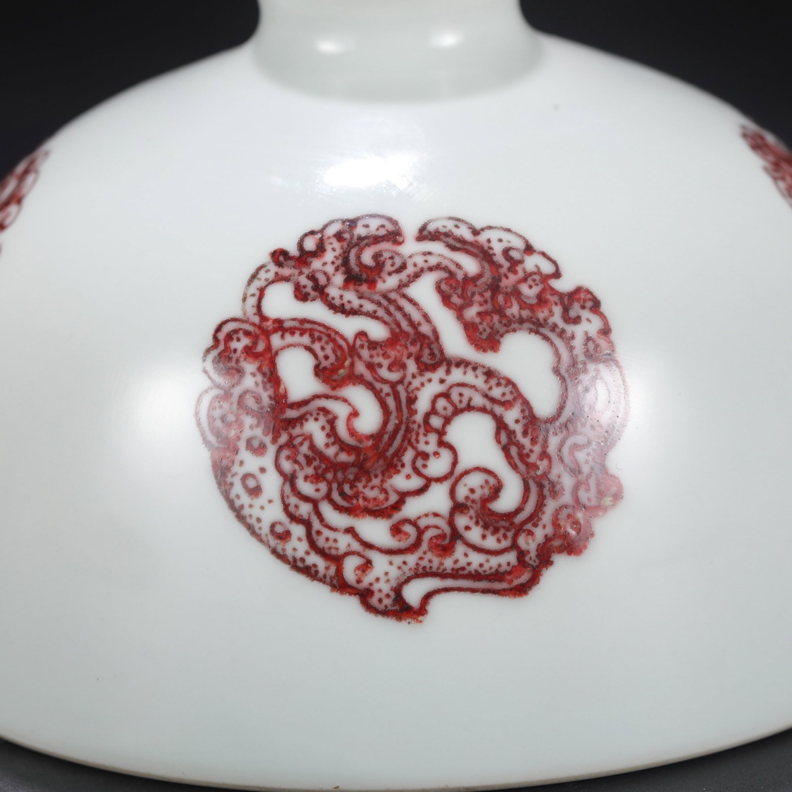 An Exquisite Underglaze-Red Dragon Pattern Vase - 7
