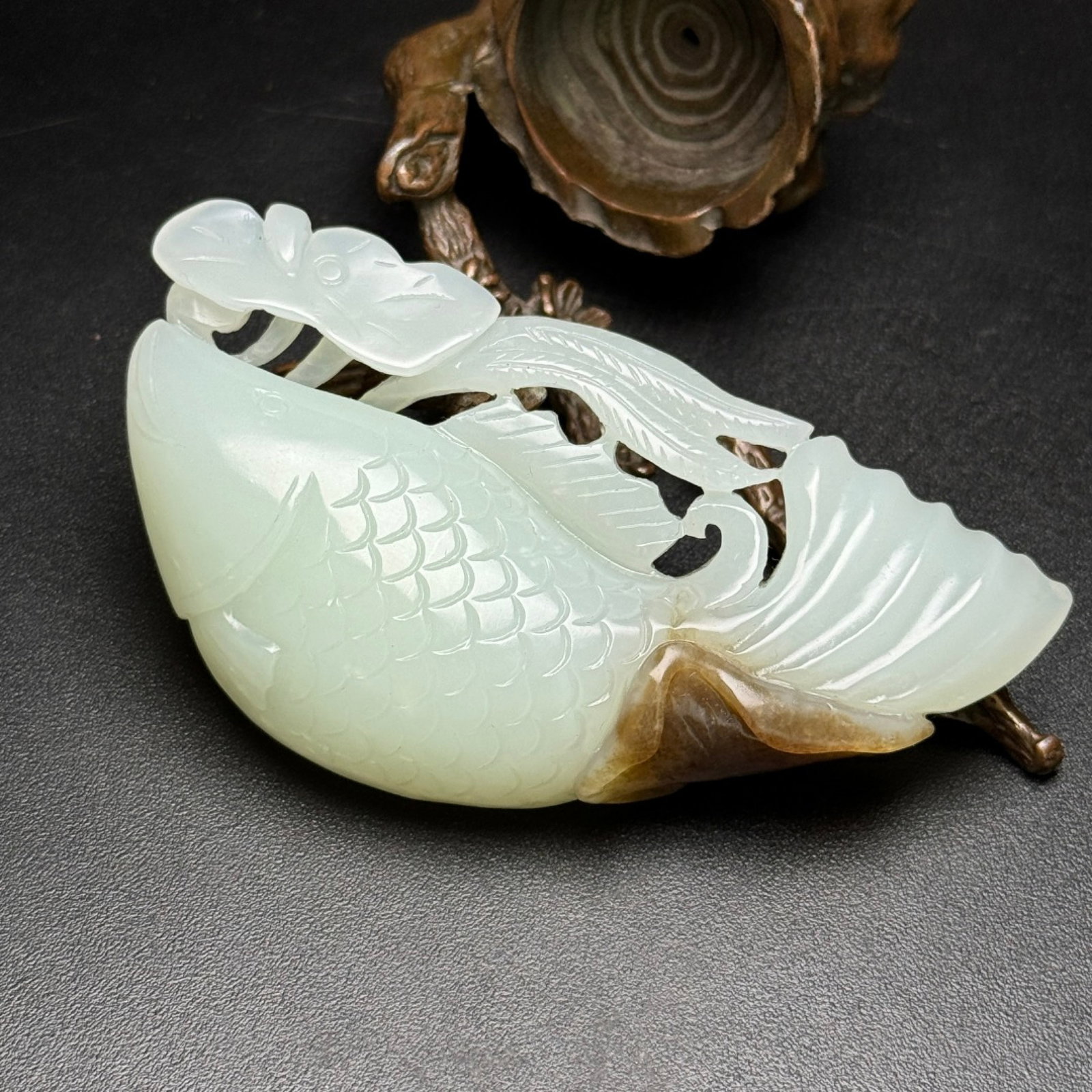 An Exquisite White Jade Fish Ornament: An Exquisite White Jade Fish Ornament,Qing Dynasty,China,Size:92mmx48mmx19mm,Weight:89g 白玉鱼摆件,中国清代