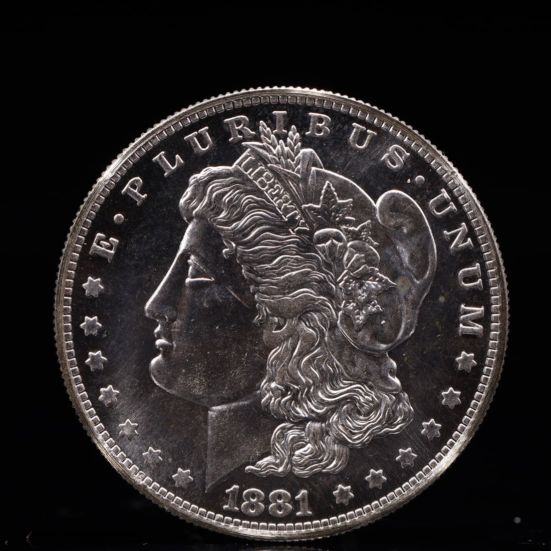 USA Morgan Dollar 1881 Coin: Obv: profile bust with date below and E PLURIBUS UNUM legend and stars around. Rev: eagle with In God we trust above within wreath with UNITED STATES OF AMERICA ONE DOLLAR legend. IN GOD WE TRUST / LI