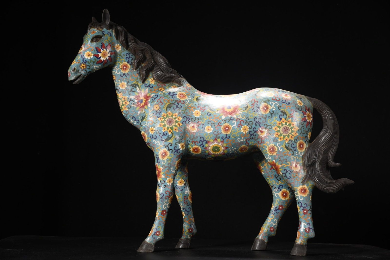 An Exquisite Cloisonne Lotus Pattern Horse Ornament: An Exquisite Cloisonne Lotus Pattern Horse Ornament,Qing Dynasty,China,Qianlong Four-Character Mark,Size:23.2inx27.6inx7.1in,Weight:15kg