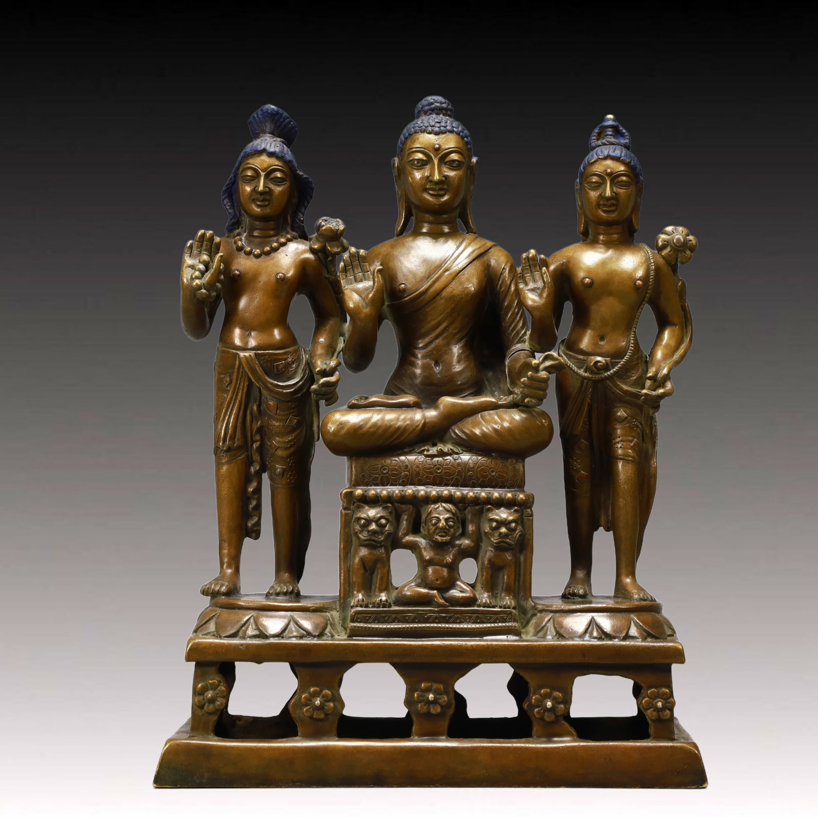 A Solemn Bronze Statue of Sakyamuni: A Solemn Bronze Statue of Sakyamuni,Ming Dynasty, China,Size:8.1inx3.1inx10.2in,Weight:2750g 铜释迦摩尼像,中国明代