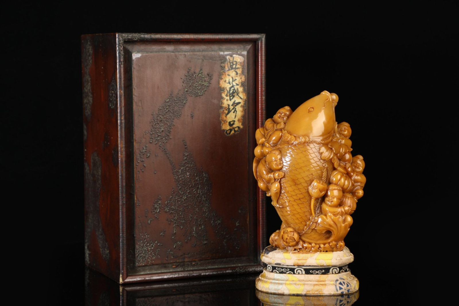 An Exquisite Tianhuang Stone Figure Pattern Ornament,with poem: An Exquisite Tianhuang Stone Figure Pattern Ornament,with poem,Qing Dynasty,China,Size:6.9inx4.3in,Weight:1561g