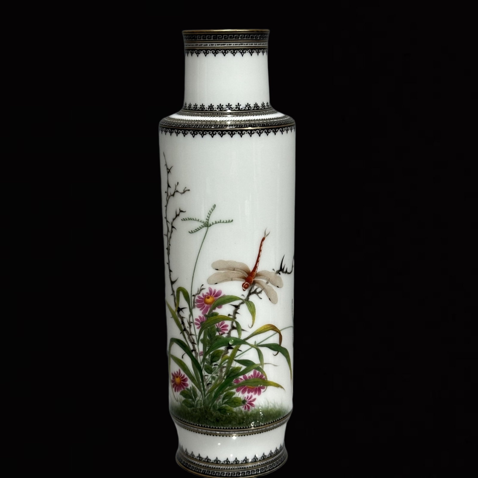 An Exquisite Enamel Flower Pattern Vase?with Poem: An Exquisite Enamel Flower Pattern Vase，with Poem,Qing Dynasty,China,Yongzheng Four-Character Mark,Size:5.6inx1.1in