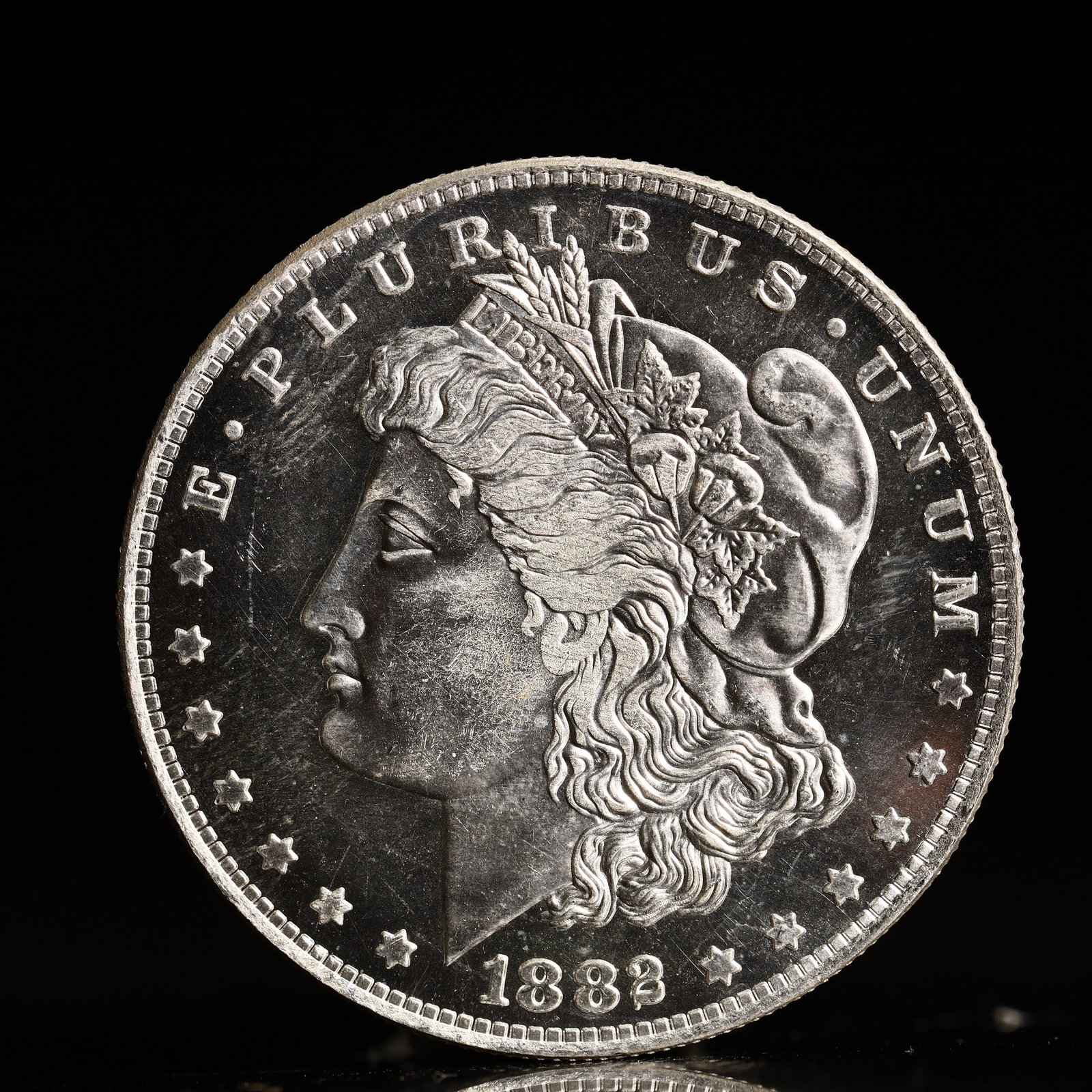 USA Morgan Dollar 1882 Coin: Obv: profile bust with date below and E PLURIBUS UNUM legend and stars around. Rev: eagle with In God we trust above within wreath with UNITED STATES OF AMERICA ONE DOLLAR legend. IN GOD WE TRUST / LI